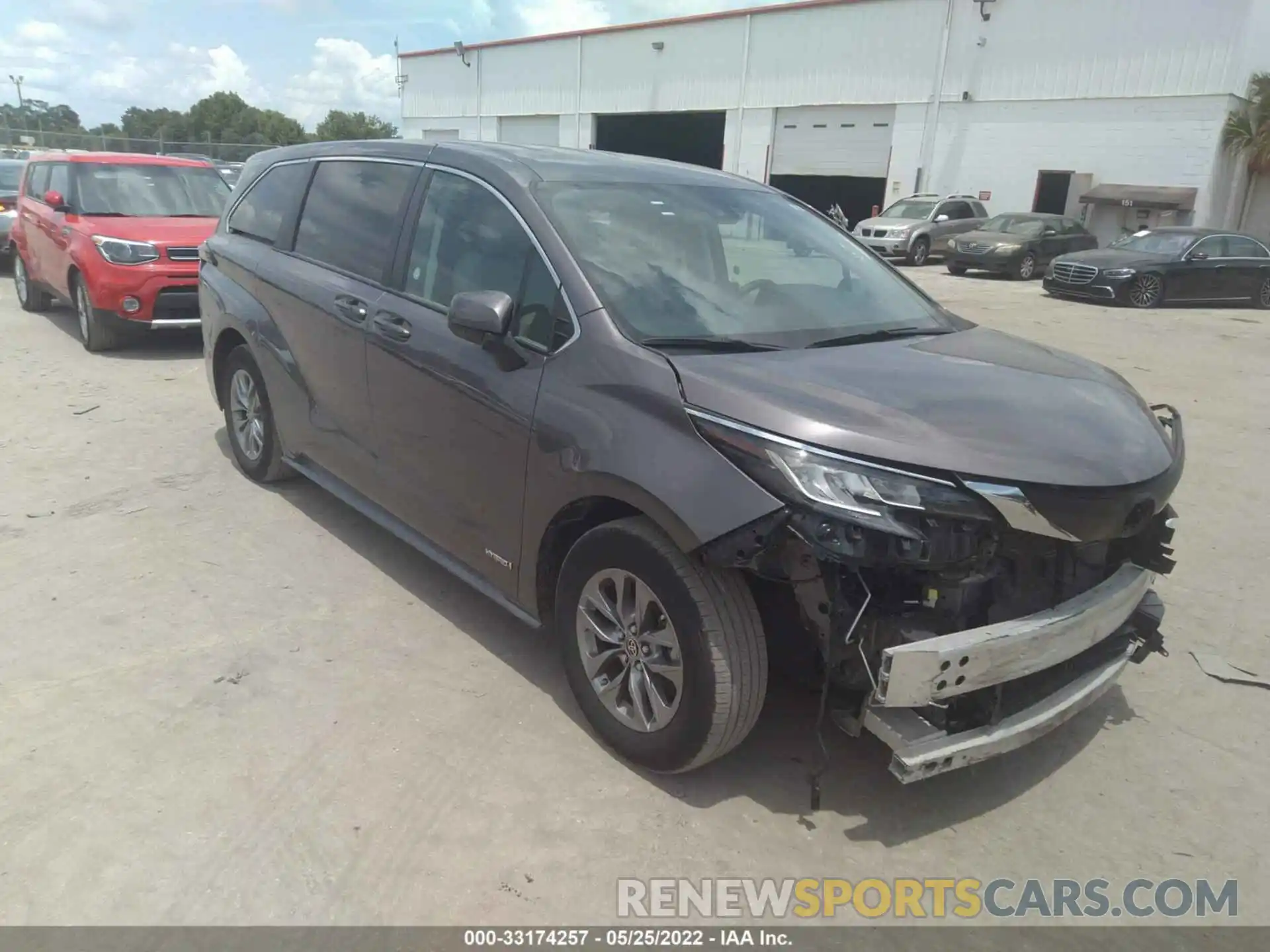 1 Фотография поврежденного автомобиля 5TDKRKEC1MS014845 TOYOTA SIENNA 2021