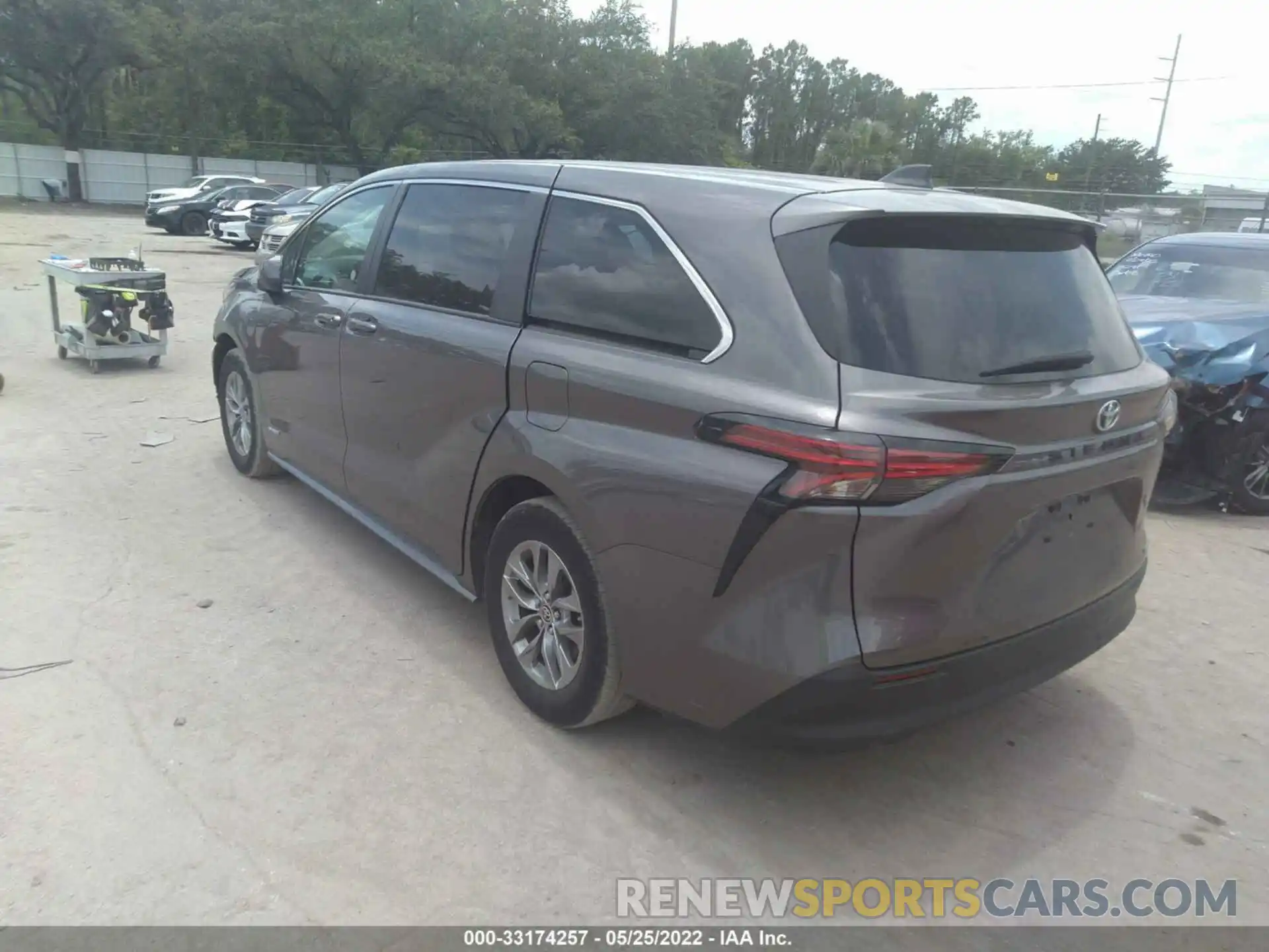 3 Photograph of a damaged car 5TDKRKEC1MS014845 TOYOTA SIENNA 2021