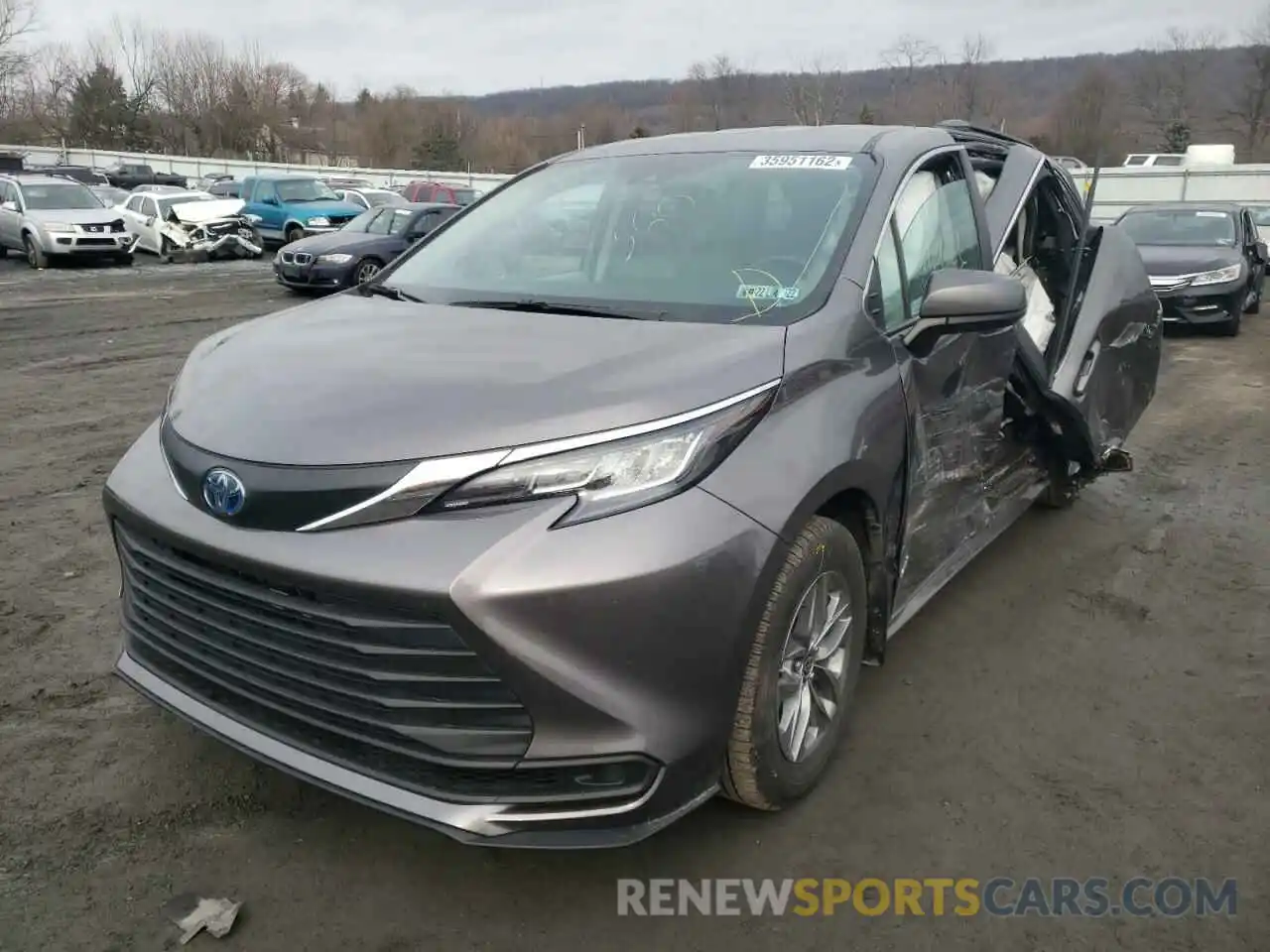 2 Photograph of a damaged car 5TDKRKEC1MS034321 TOYOTA SIENNA 2021