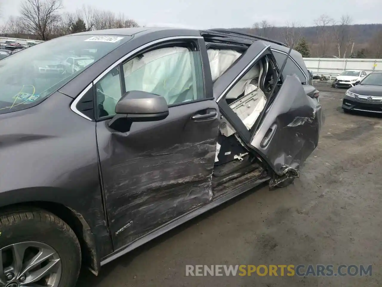 9 Photograph of a damaged car 5TDKRKEC1MS034321 TOYOTA SIENNA 2021