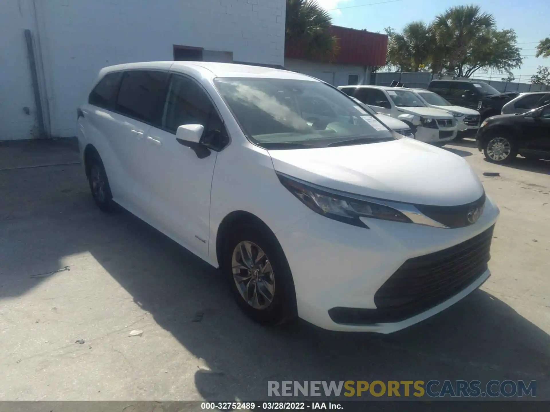 1 Photograph of a damaged car 5TDKRKEC1MS035937 TOYOTA SIENNA 2021