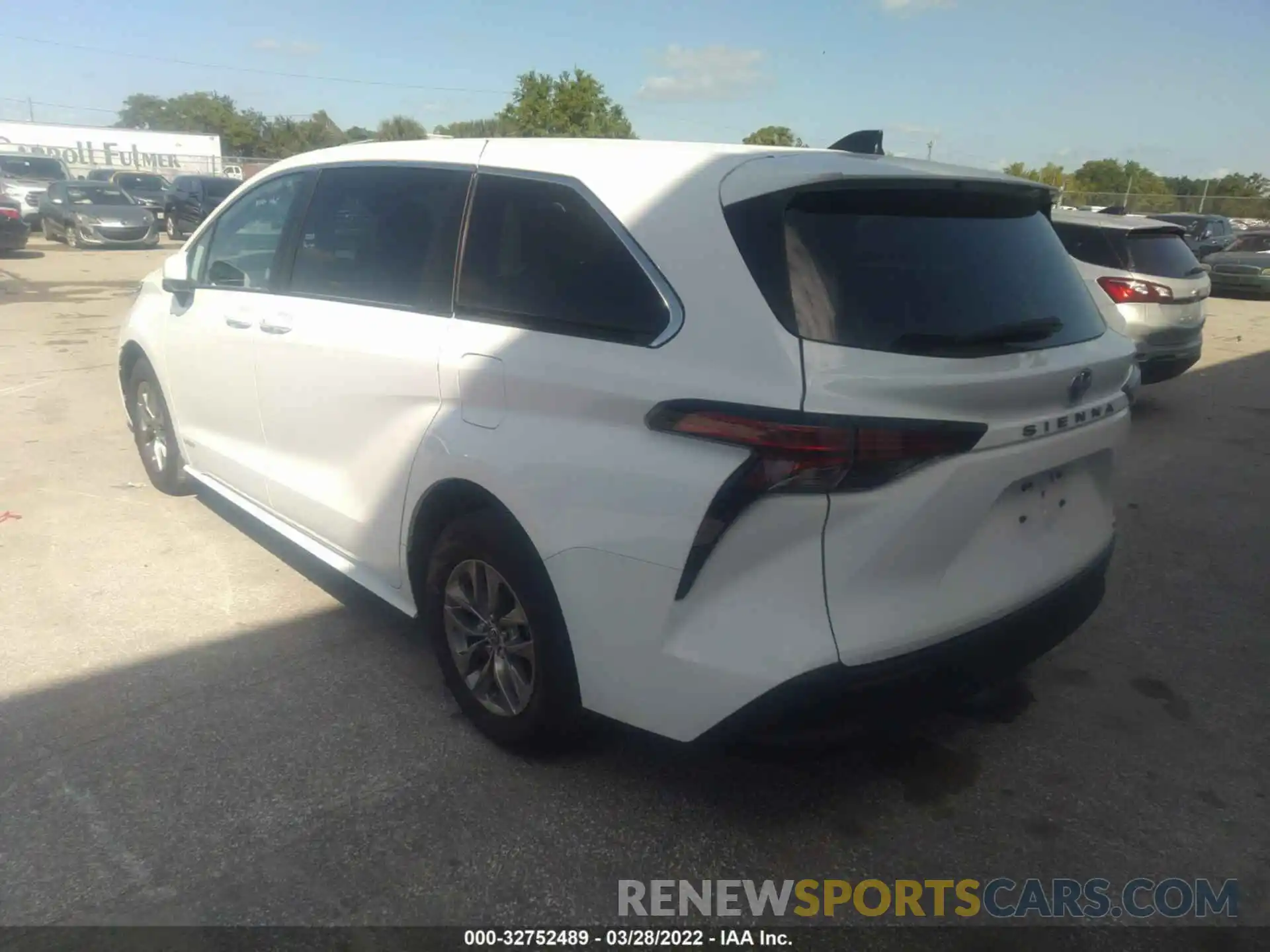 3 Photograph of a damaged car 5TDKRKEC1MS035937 TOYOTA SIENNA 2021