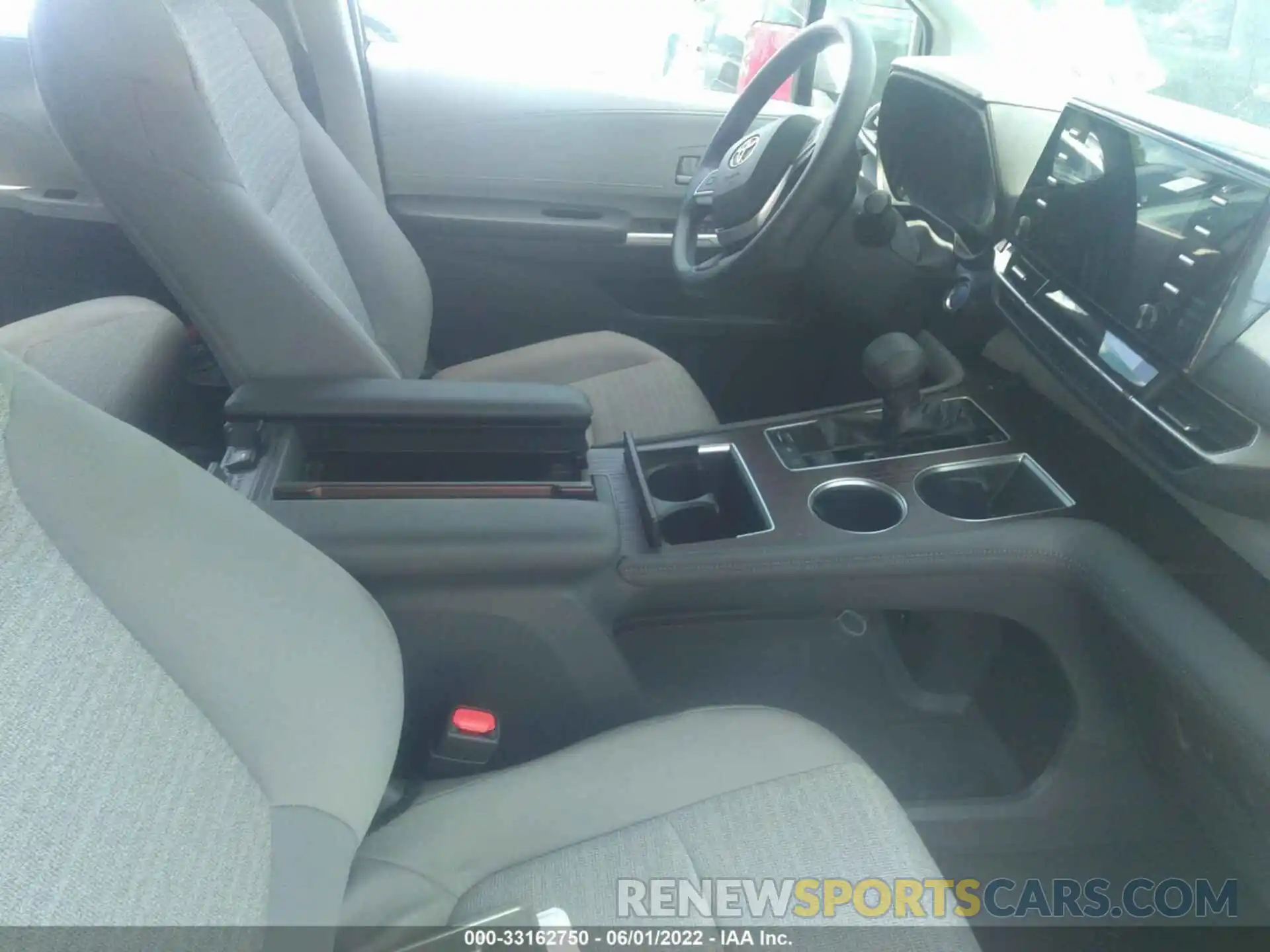 5 Photograph of a damaged car 5TDKRKEC1MS036487 TOYOTA SIENNA 2021