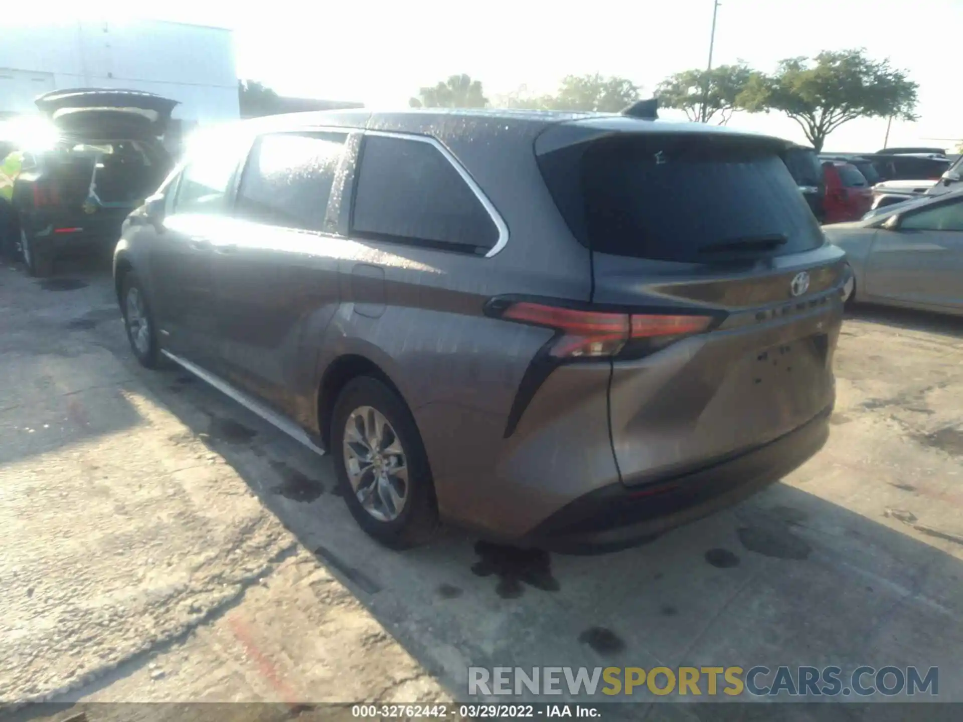 3 Photograph of a damaged car 5TDKRKEC1MS045724 TOYOTA SIENNA 2021