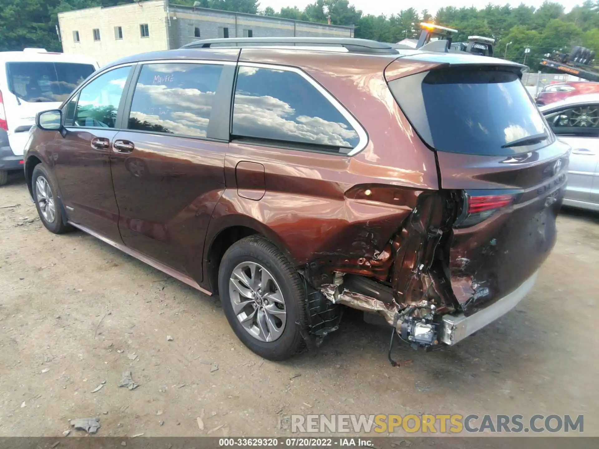 3 Photograph of a damaged car 5TDKRKEC1MS062555 TOYOTA SIENNA 2021