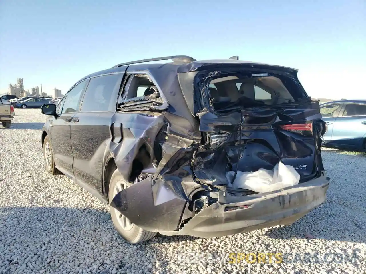 3 Photograph of a damaged car 5TDKRKEC1MS063219 TOYOTA SIENNA 2021