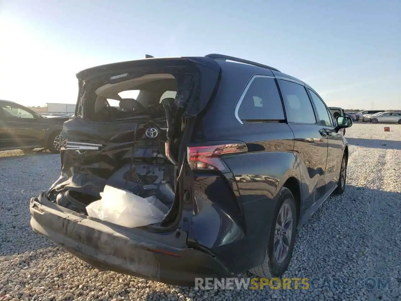 4 Photograph of a damaged car 5TDKRKEC1MS063219 TOYOTA SIENNA 2021