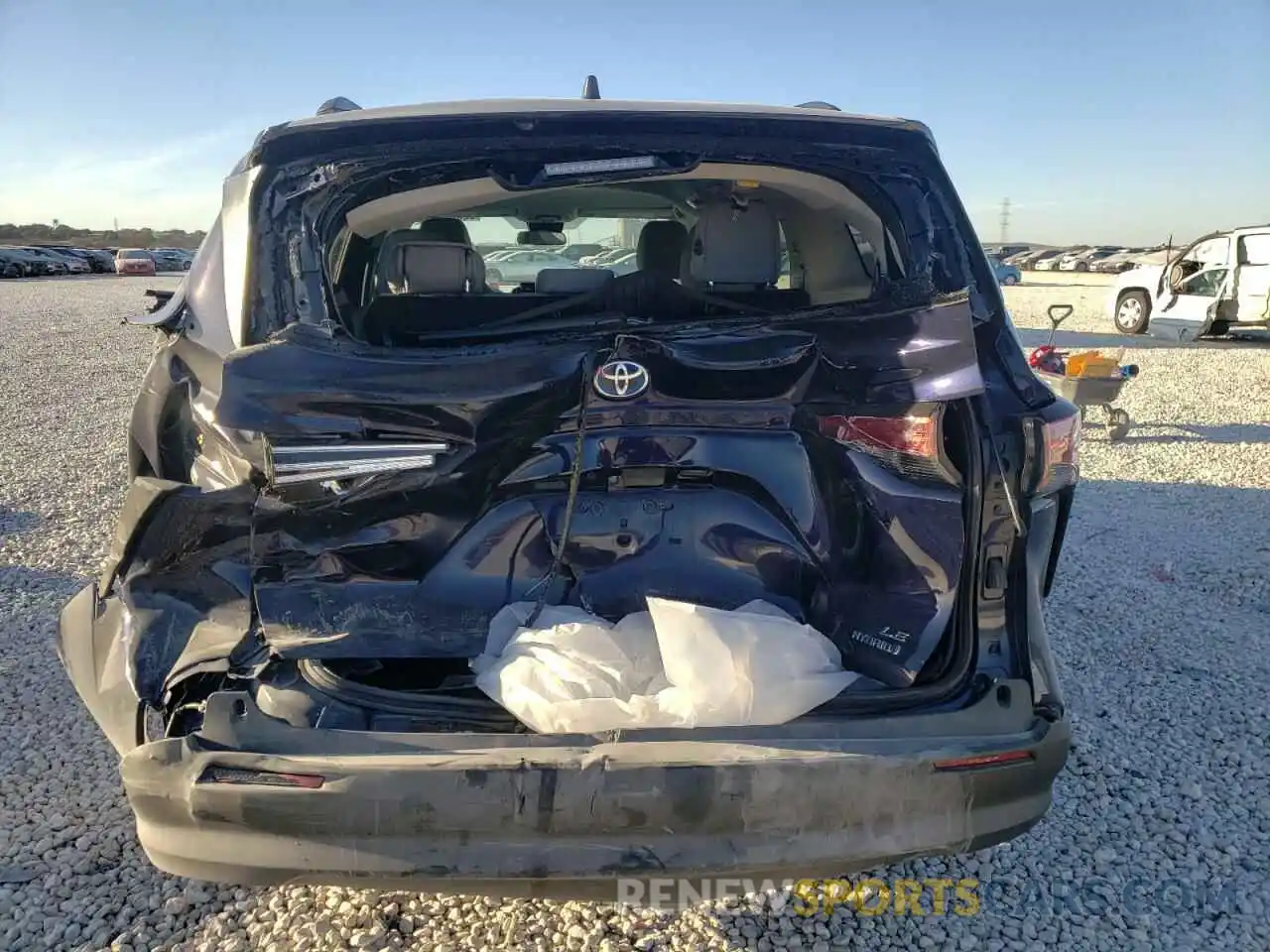 9 Photograph of a damaged car 5TDKRKEC1MS063219 TOYOTA SIENNA 2021