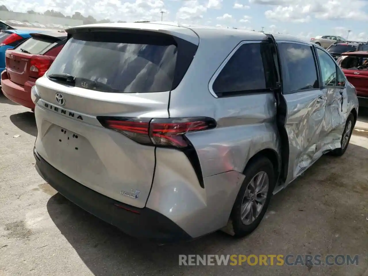 4 Photograph of a damaged car 5TDKRKEC1MS063463 TOYOTA SIENNA 2021