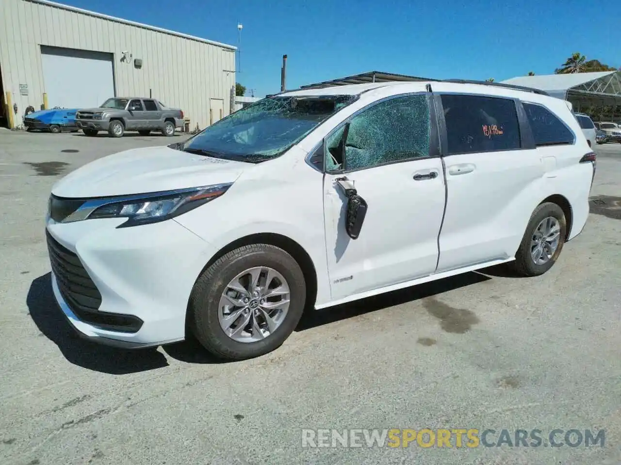 2 Photograph of a damaged car 5TDKRKEC1MS065133 TOYOTA SIENNA 2021