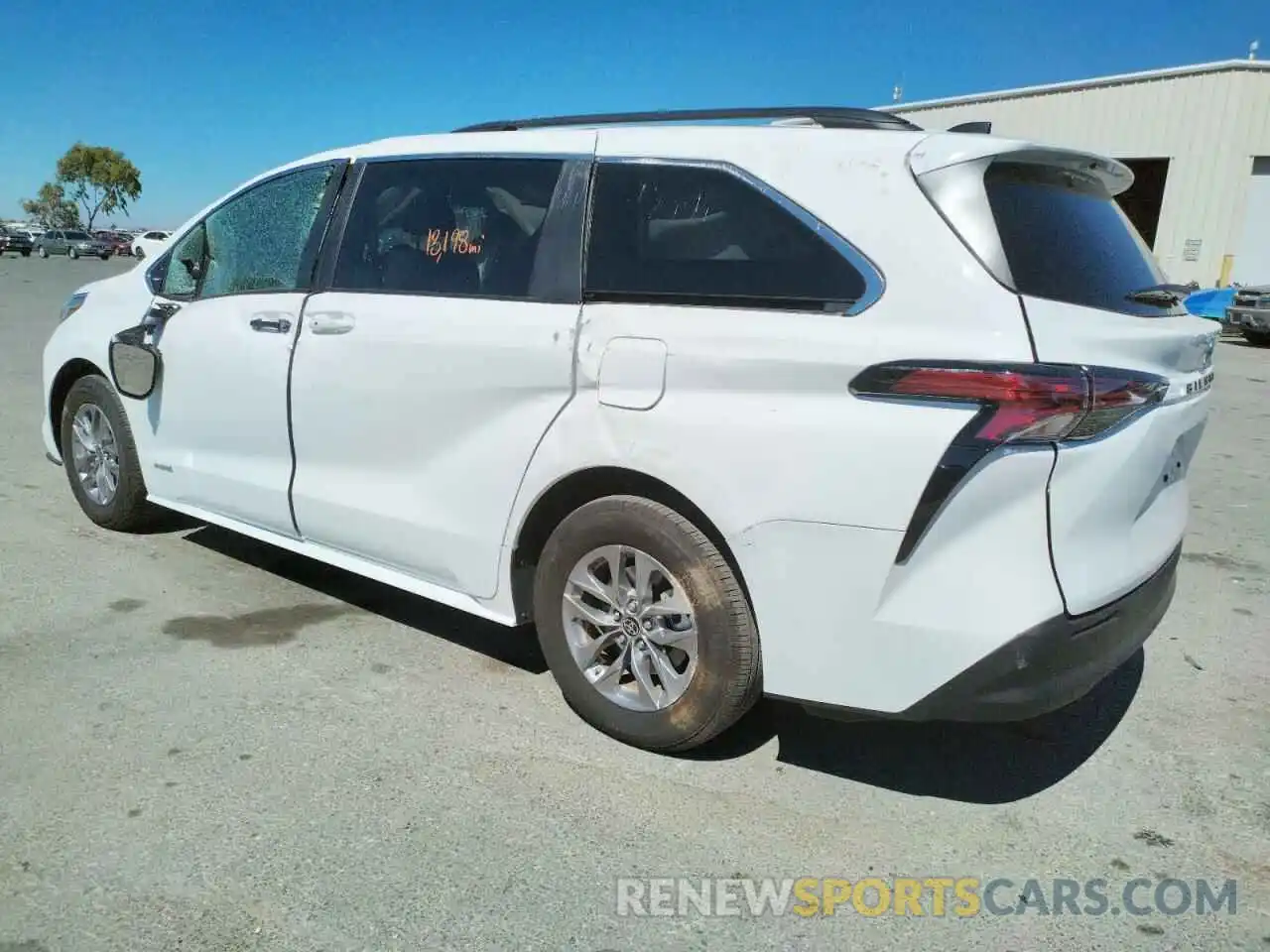 3 Photograph of a damaged car 5TDKRKEC1MS065133 TOYOTA SIENNA 2021