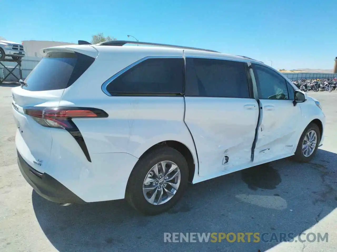 4 Photograph of a damaged car 5TDKRKEC1MS065133 TOYOTA SIENNA 2021