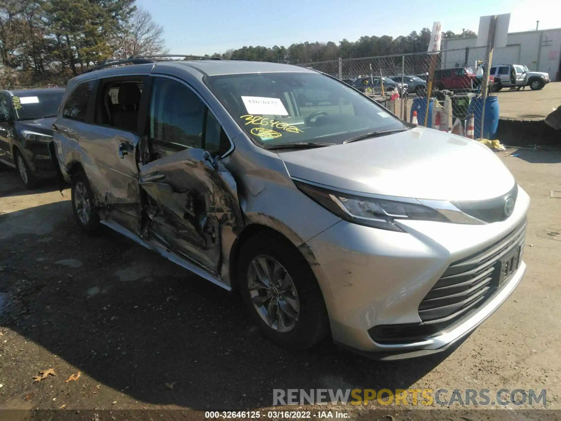 1 Photograph of a damaged car 5TDKRKEC1MS073135 TOYOTA SIENNA 2021