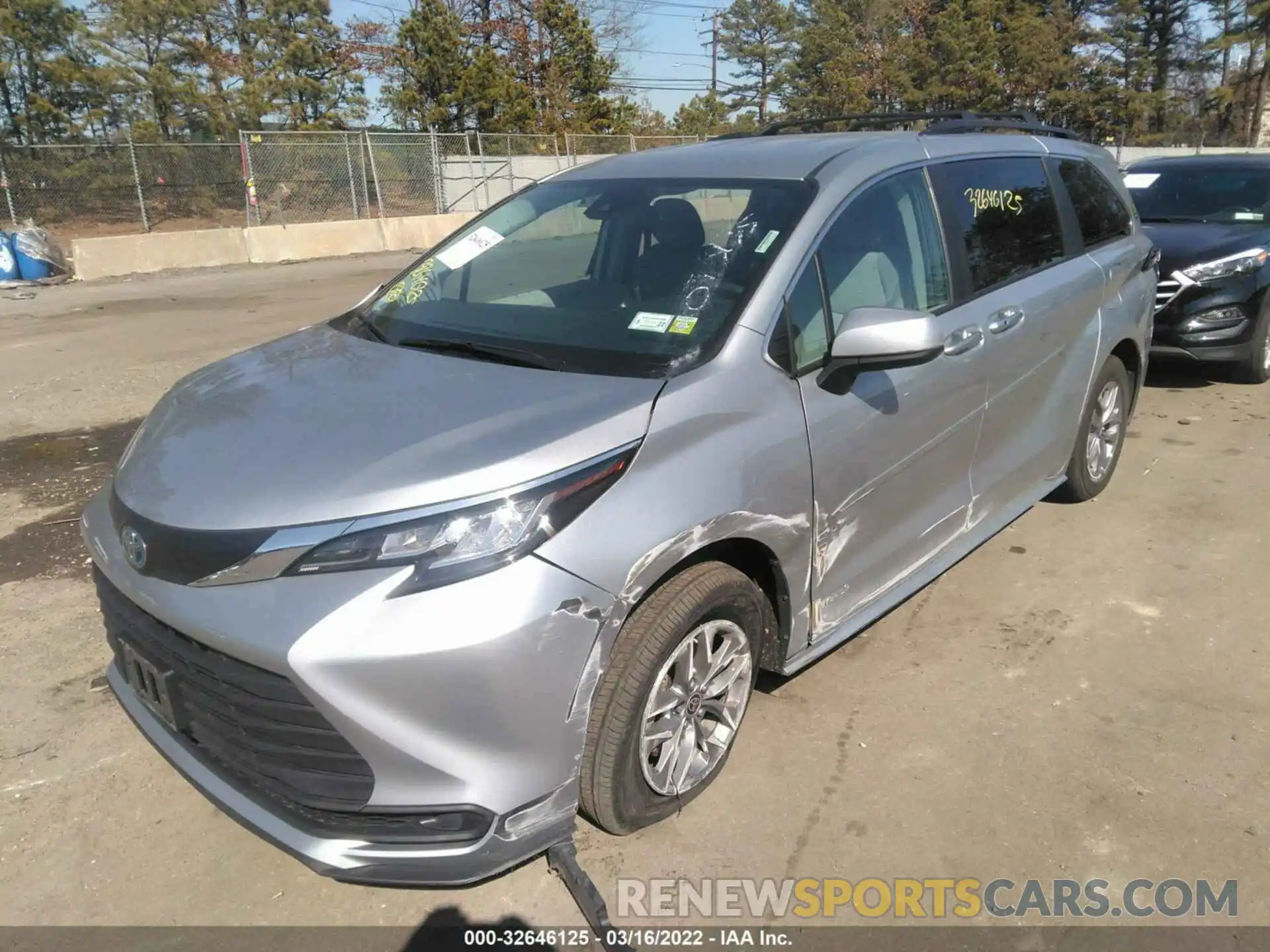 2 Photograph of a damaged car 5TDKRKEC1MS073135 TOYOTA SIENNA 2021