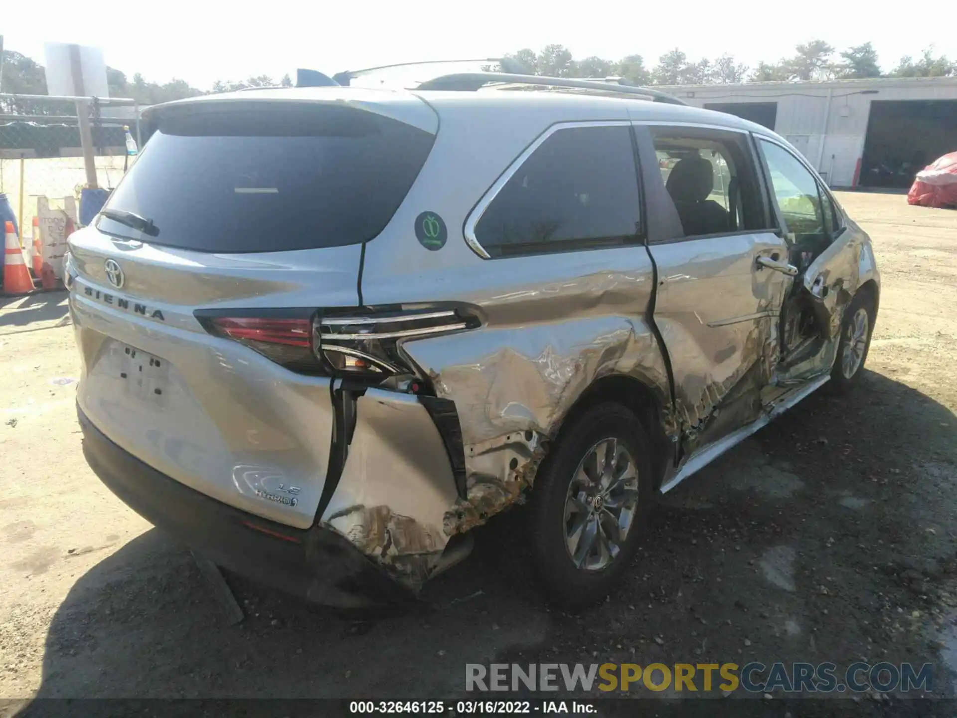 4 Photograph of a damaged car 5TDKRKEC1MS073135 TOYOTA SIENNA 2021