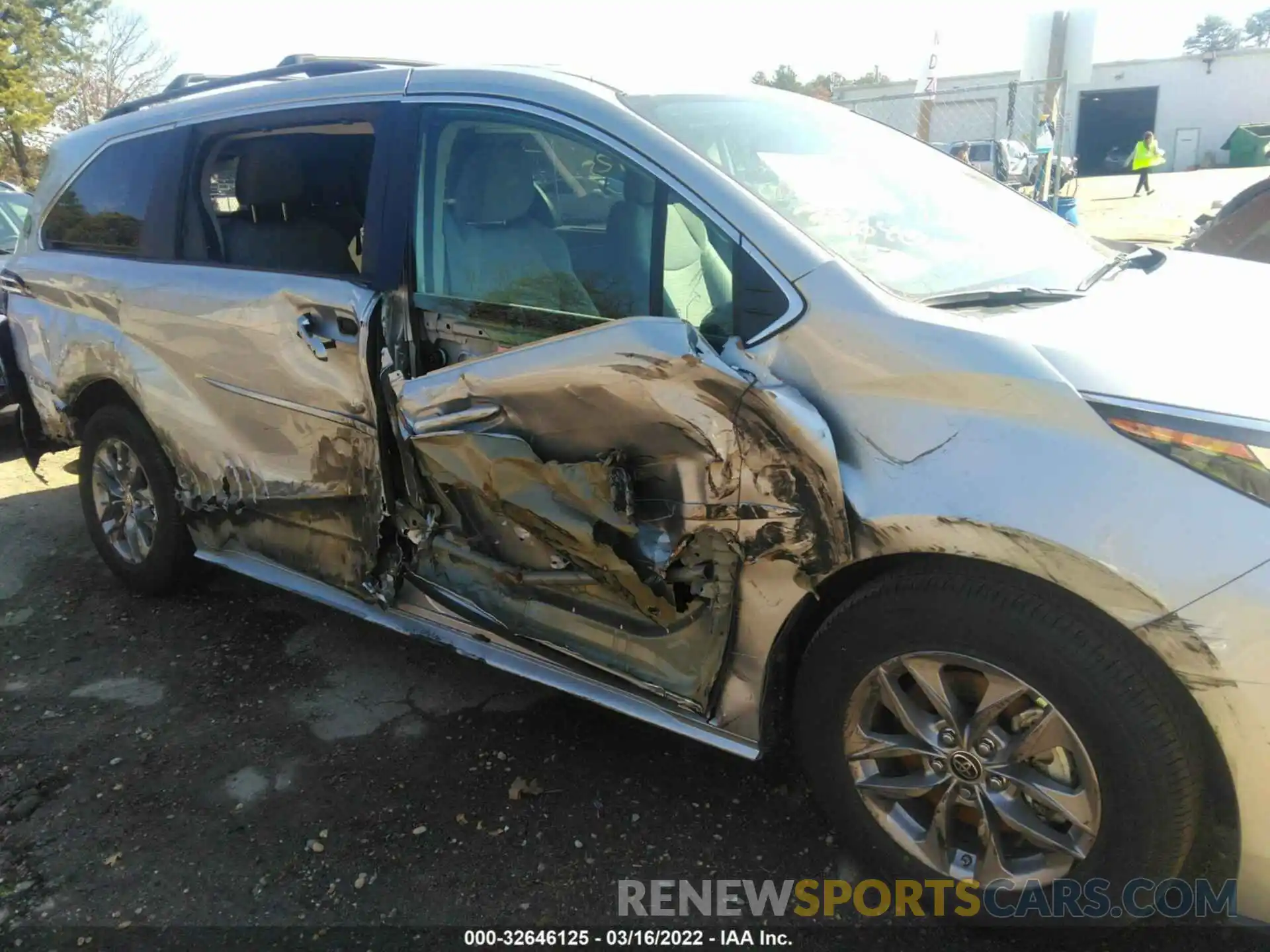 6 Photograph of a damaged car 5TDKRKEC1MS073135 TOYOTA SIENNA 2021