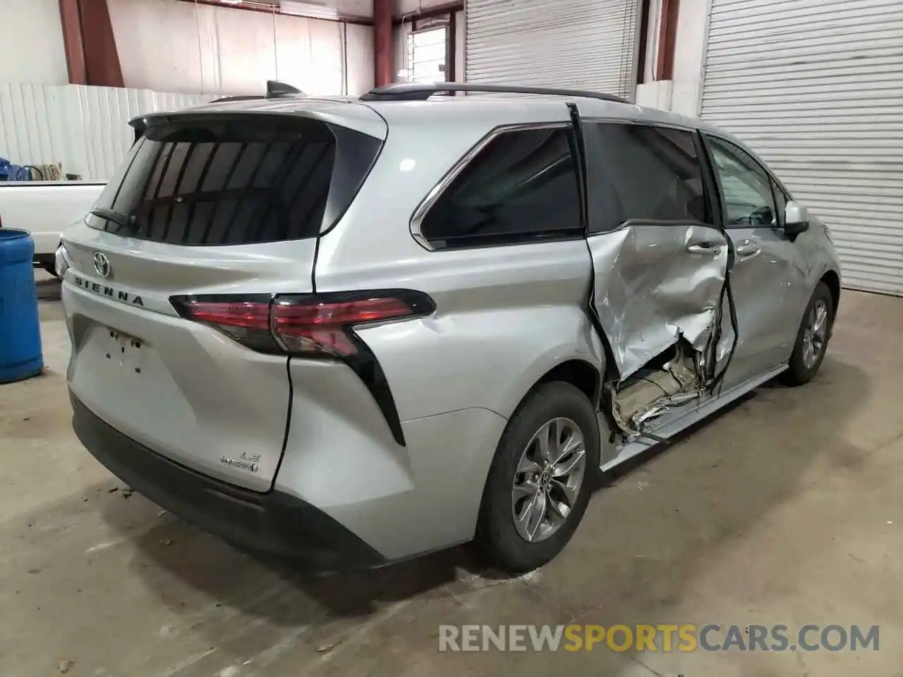 4 Photograph of a damaged car 5TDKRKEC2MS008696 TOYOTA SIENNA 2021