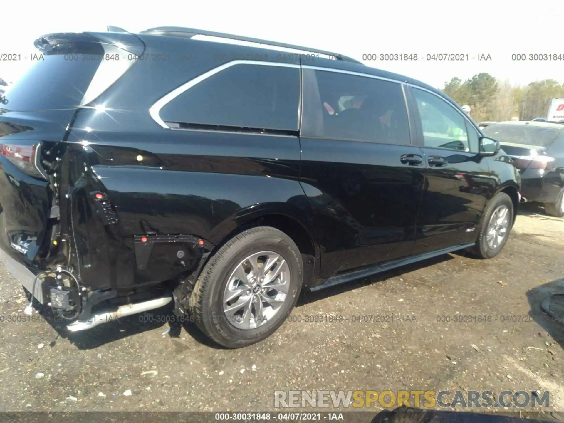 4 Photograph of a damaged car 5TDKRKEC2MS009587 TOYOTA SIENNA 2021