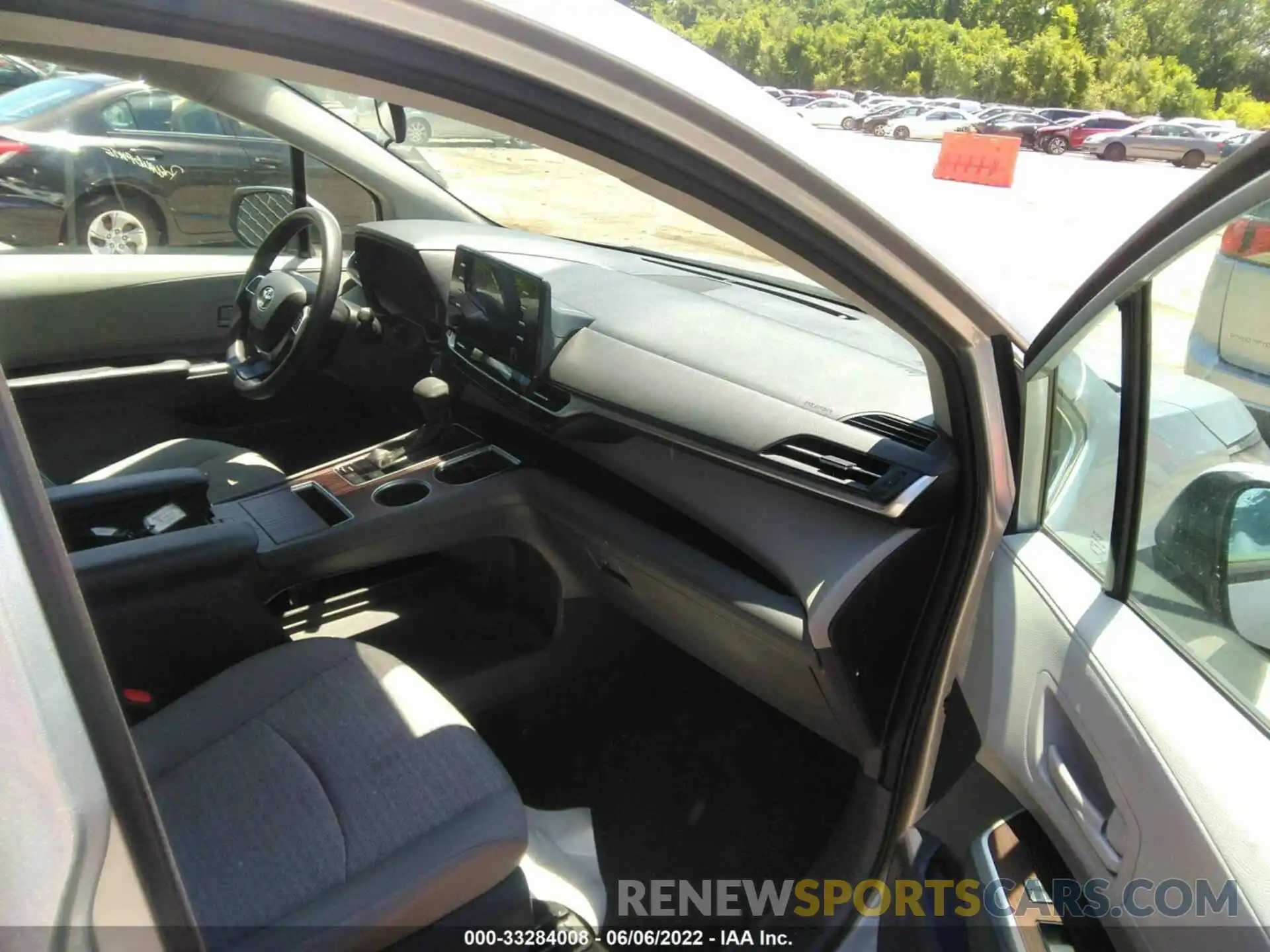 5 Photograph of a damaged car 5TDKRKEC2MS018273 TOYOTA SIENNA 2021