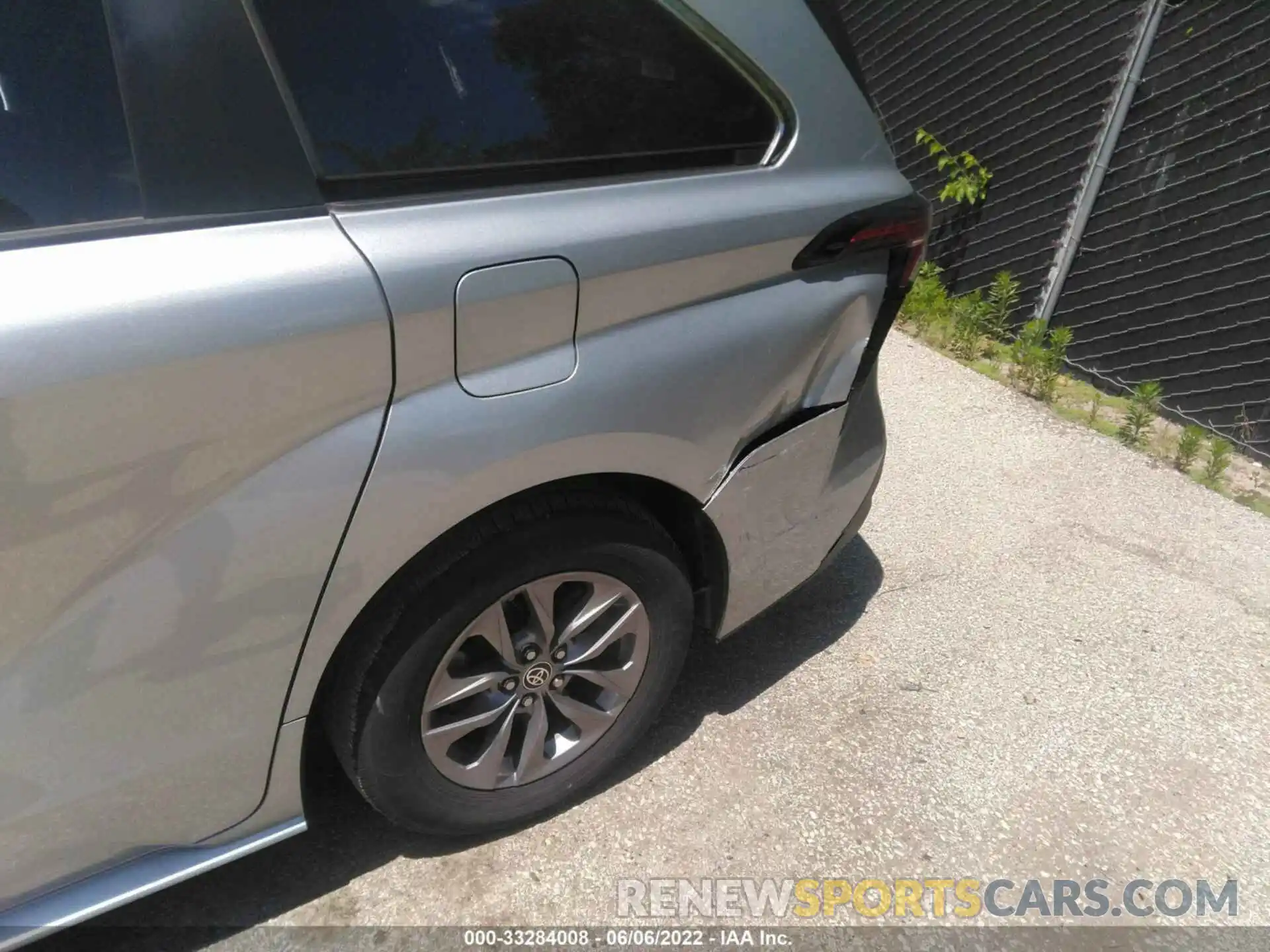 6 Photograph of a damaged car 5TDKRKEC2MS018273 TOYOTA SIENNA 2021