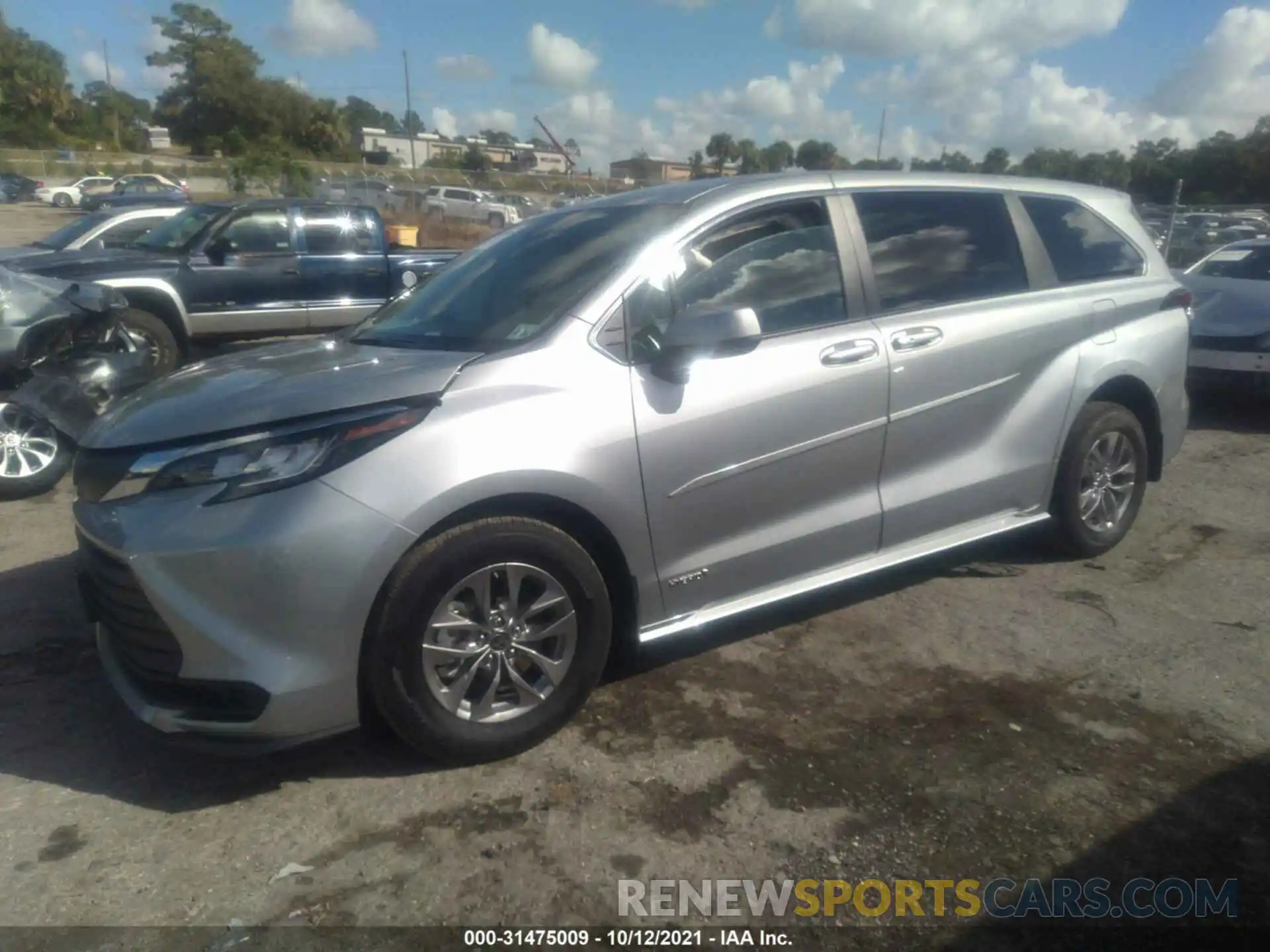 2 Photograph of a damaged car 5TDKRKEC2MS021335 TOYOTA SIENNA 2021