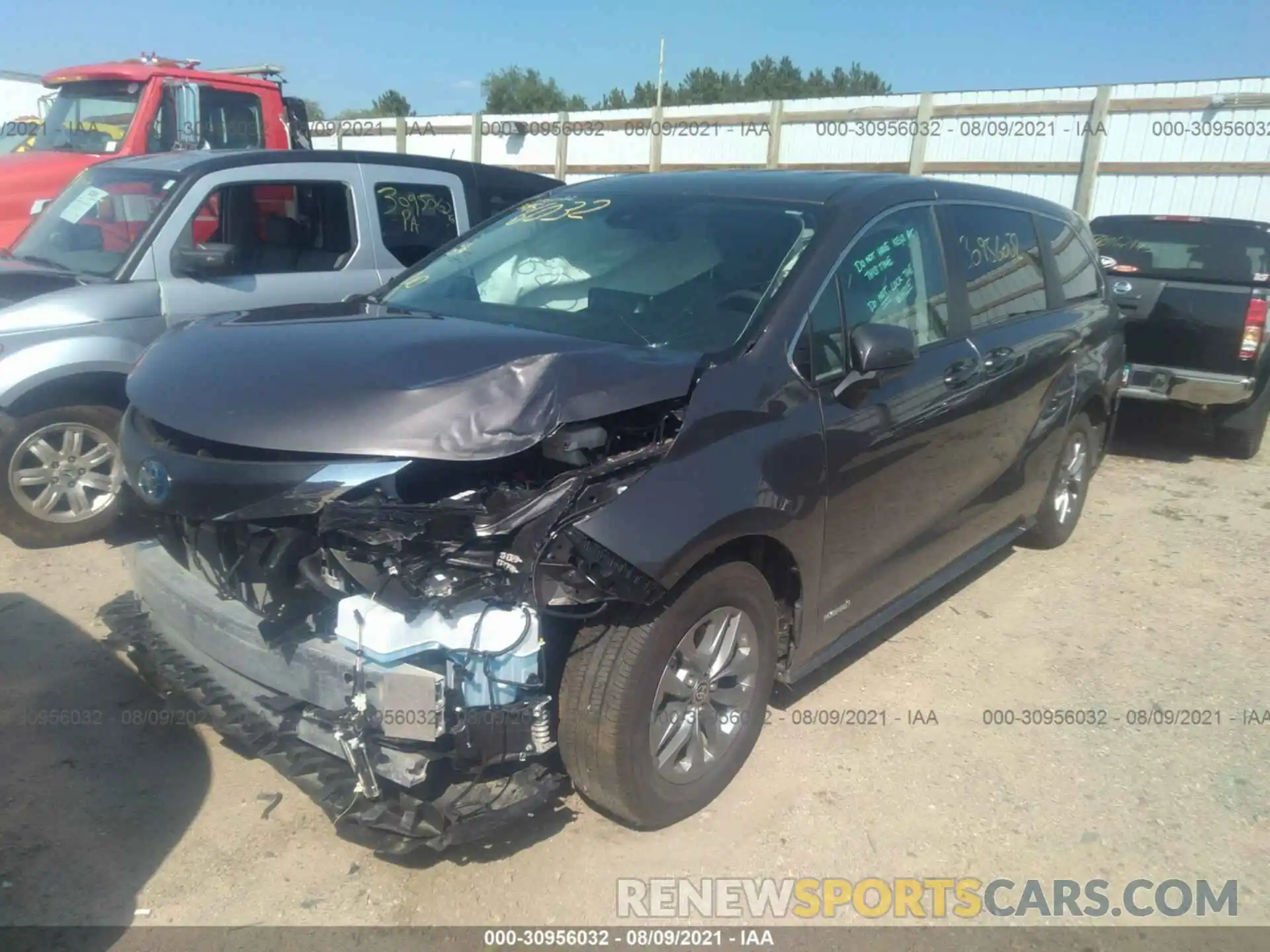 2 Фотография поврежденного автомобиля 5TDKRKEC2MS025143 TOYOTA SIENNA 2021