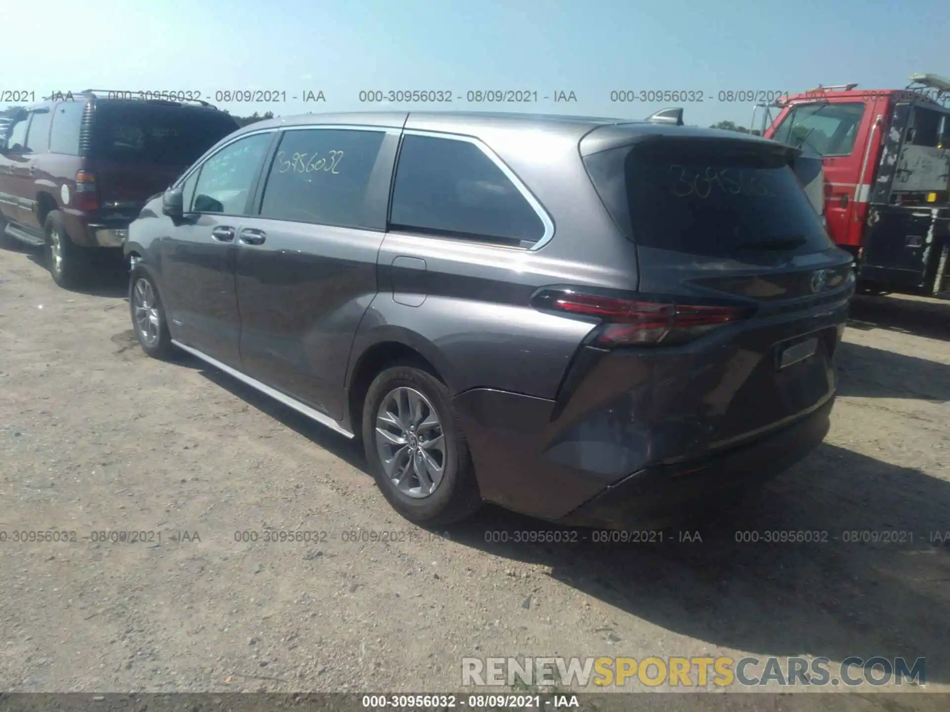 3 Фотография поврежденного автомобиля 5TDKRKEC2MS025143 TOYOTA SIENNA 2021