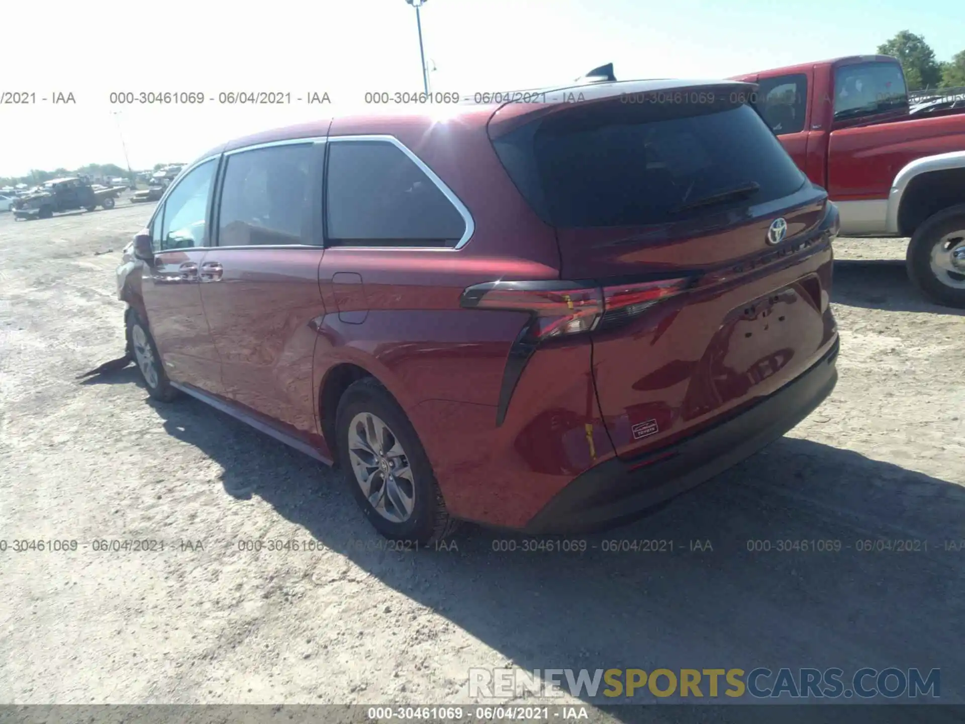 3 Фотография поврежденного автомобиля 5TDKRKEC2MS026129 TOYOTA SIENNA 2021