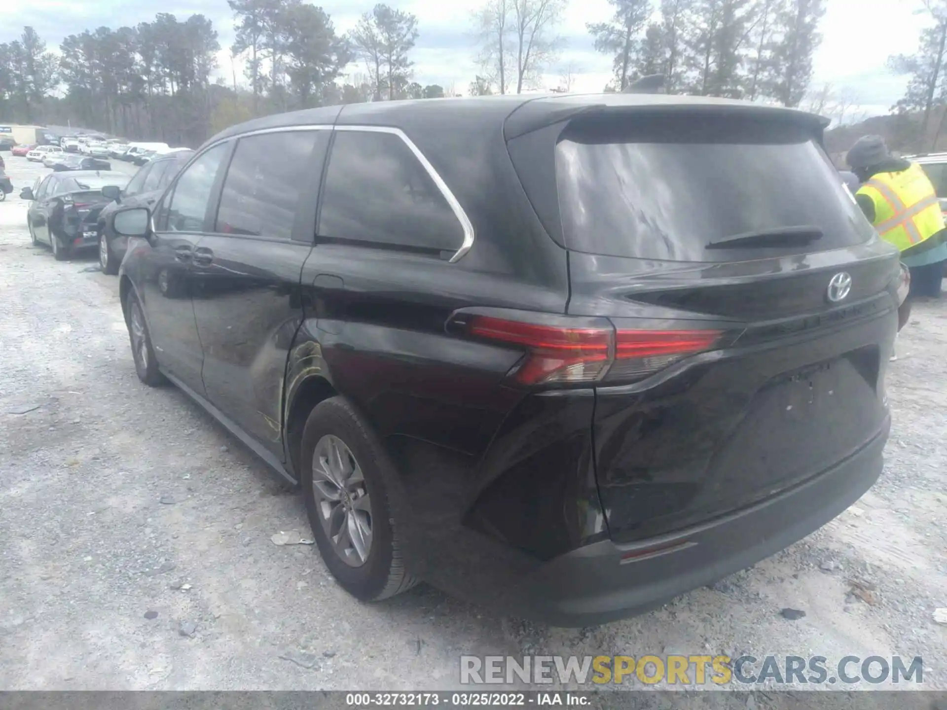 3 Photograph of a damaged car 5TDKRKEC2MS027944 TOYOTA SIENNA 2021