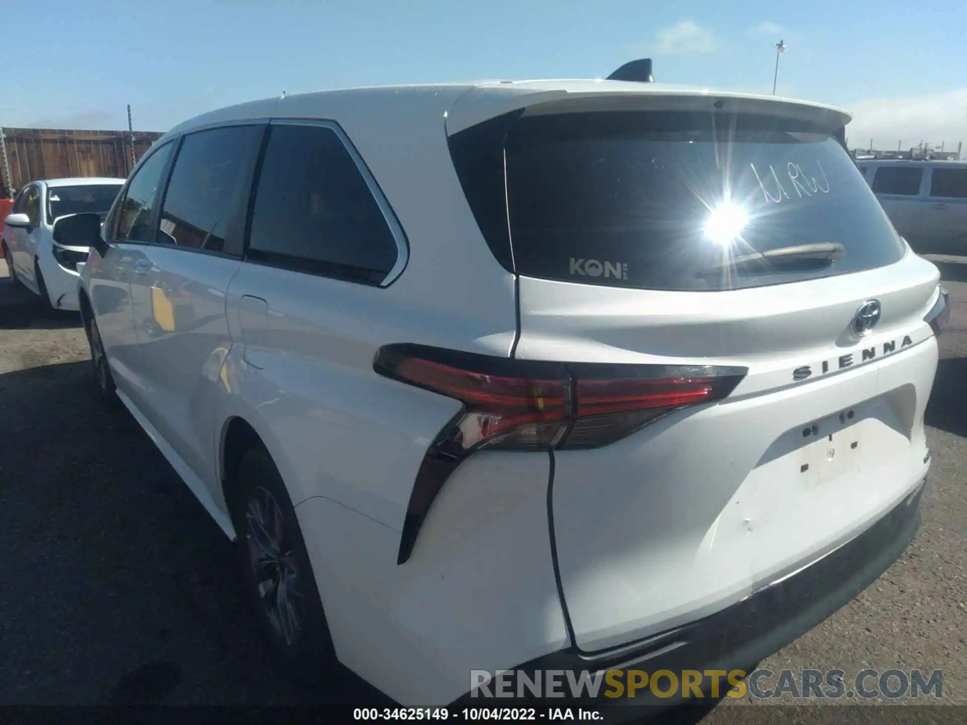 3 Photograph of a damaged car 5TDKRKEC2MS035929 TOYOTA SIENNA 2021