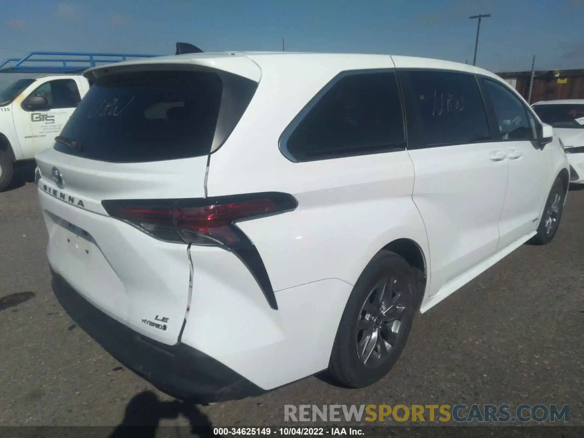 4 Photograph of a damaged car 5TDKRKEC2MS035929 TOYOTA SIENNA 2021