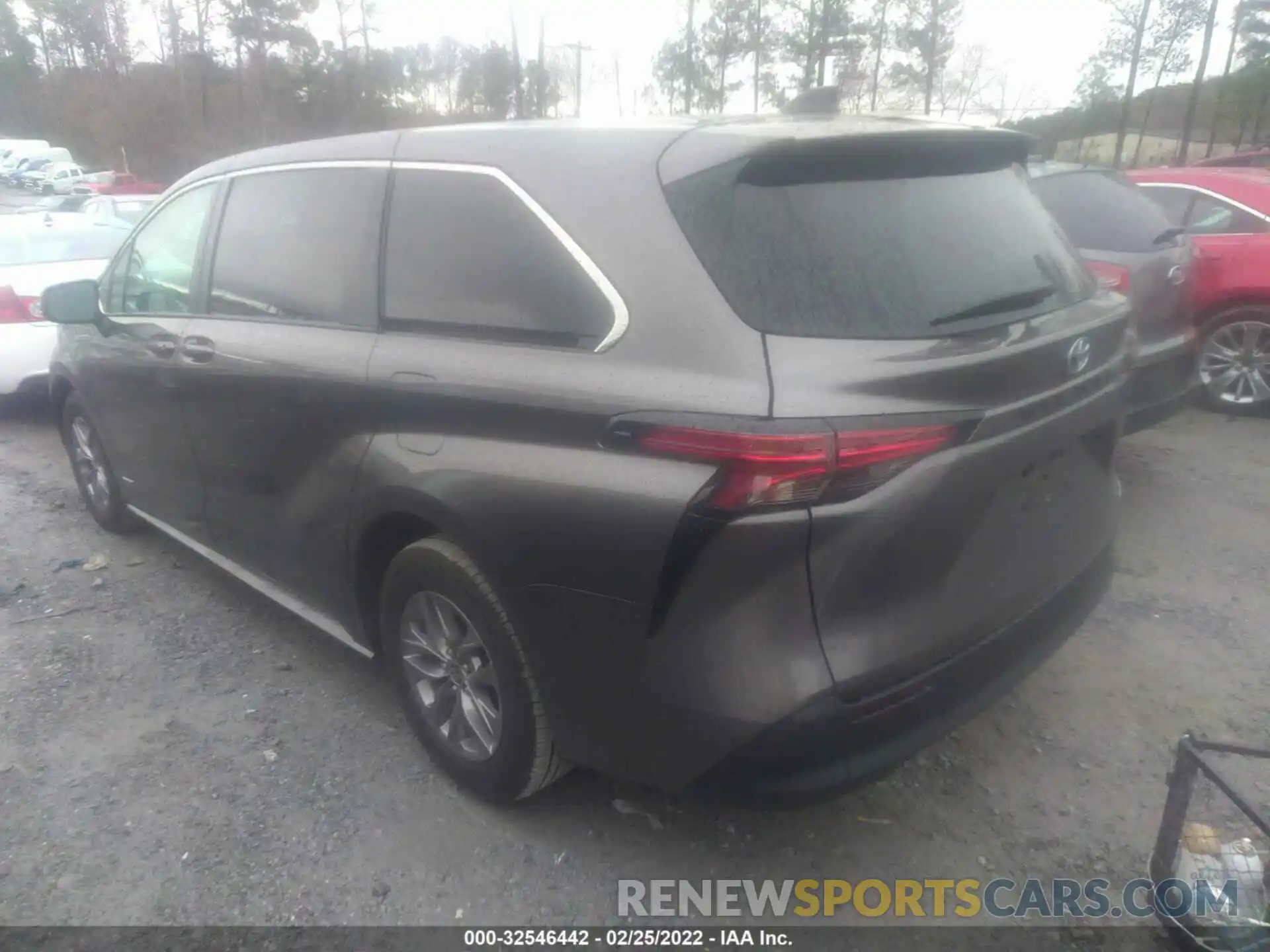 3 Photograph of a damaged car 5TDKRKEC2MS036384 TOYOTA SIENNA 2021