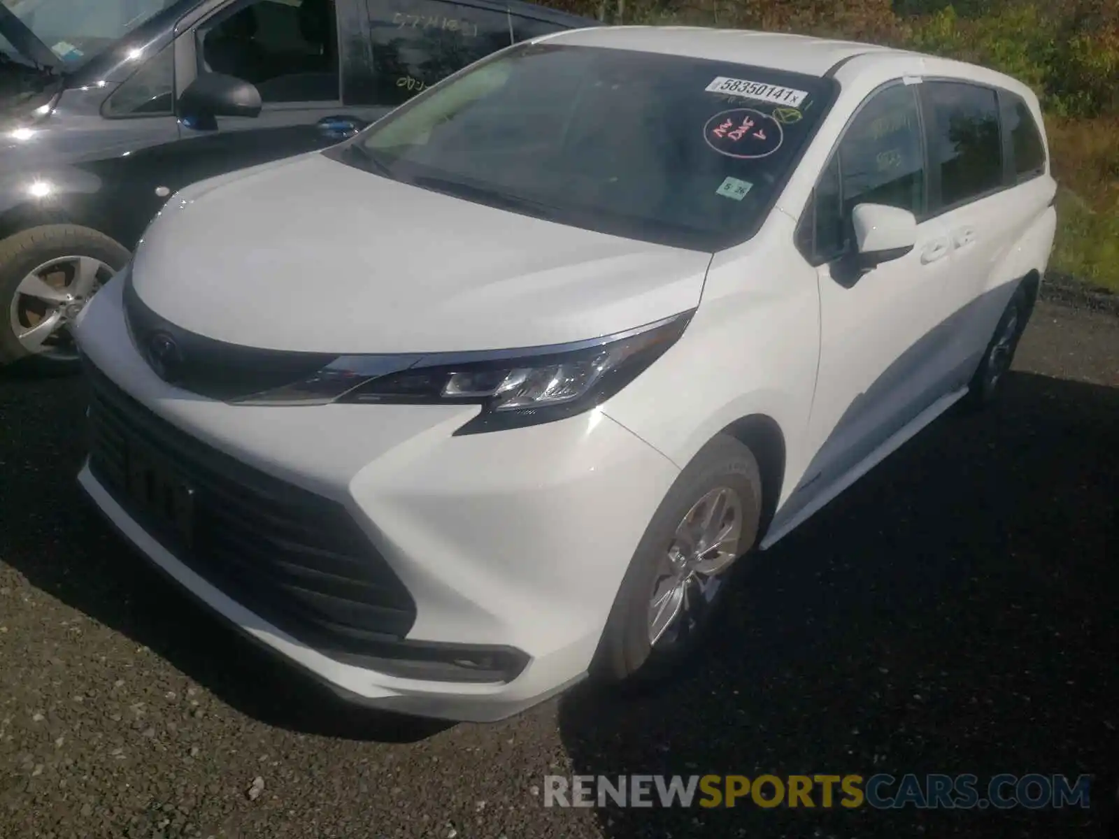 2 Photograph of a damaged car 5TDKRKEC2MS041293 TOYOTA SIENNA 2021