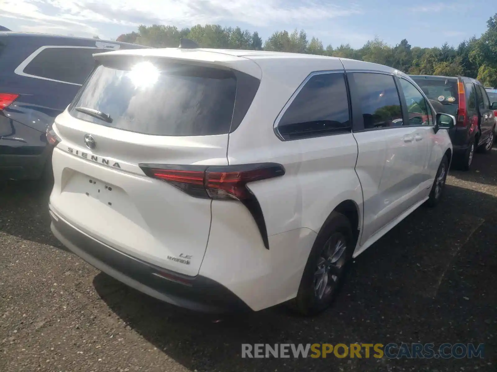 4 Photograph of a damaged car 5TDKRKEC2MS041293 TOYOTA SIENNA 2021