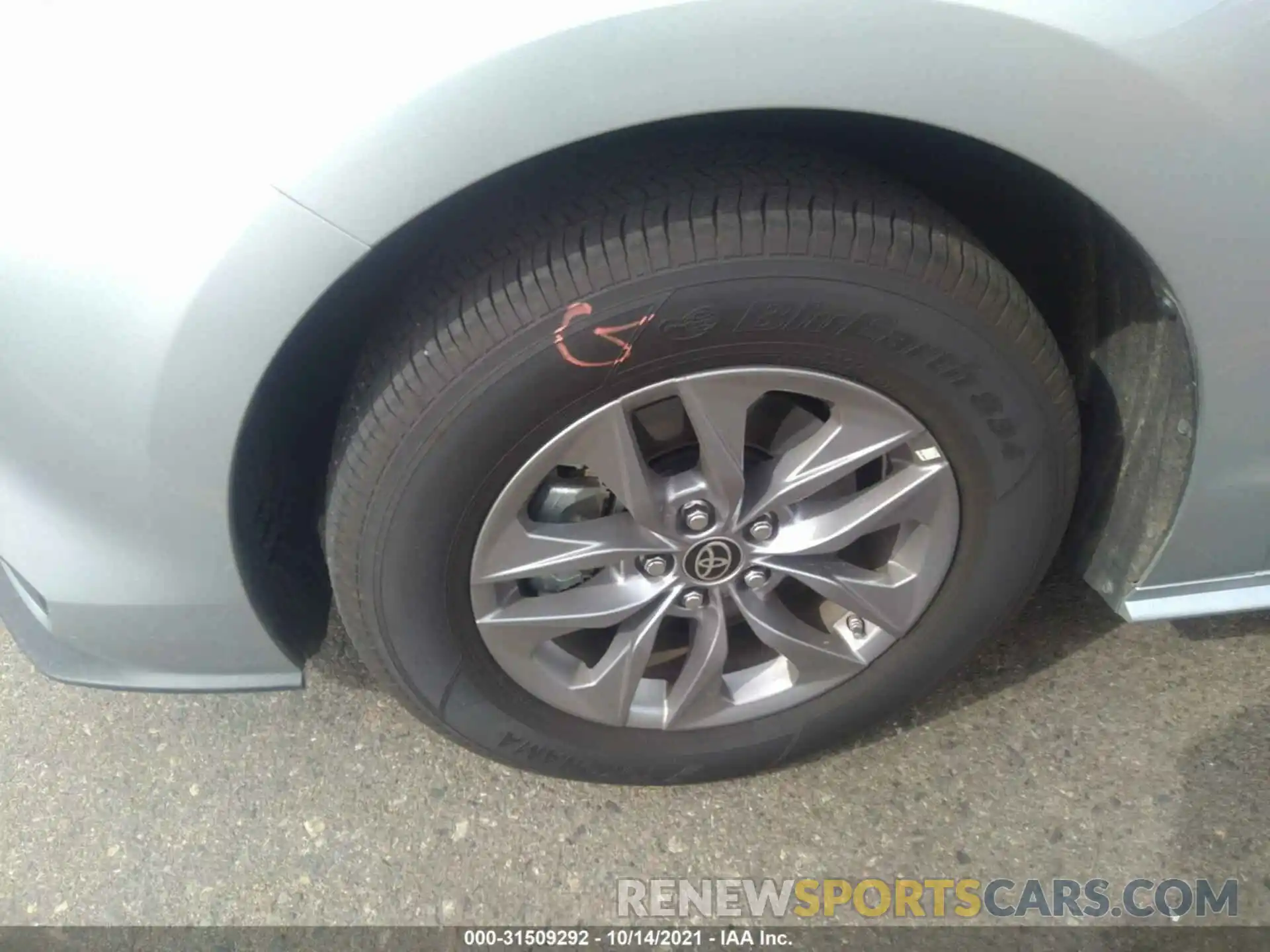 12 Photograph of a damaged car 5TDKRKEC2MS044324 TOYOTA SIENNA 2021