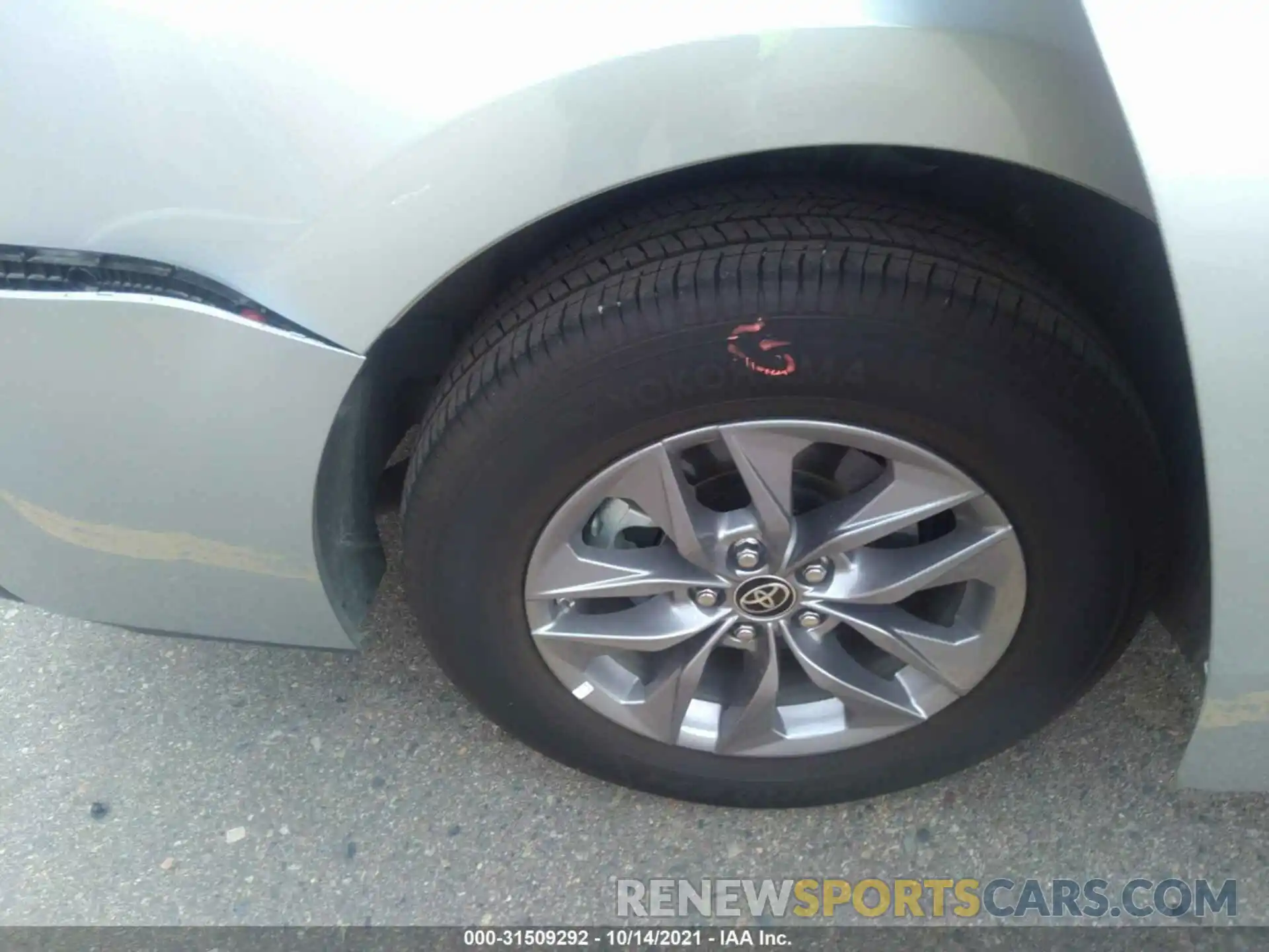 15 Photograph of a damaged car 5TDKRKEC2MS044324 TOYOTA SIENNA 2021