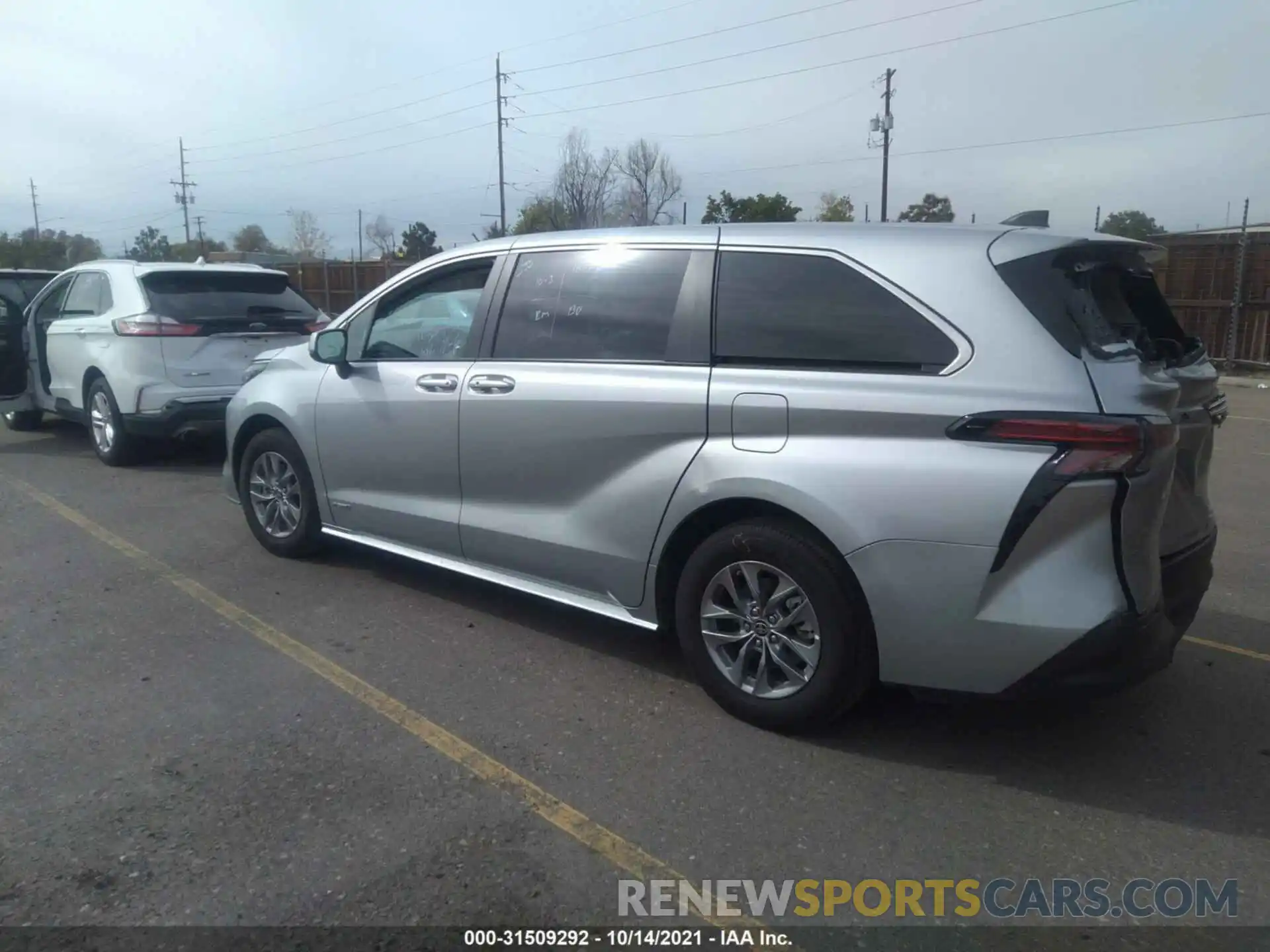 3 Photograph of a damaged car 5TDKRKEC2MS044324 TOYOTA SIENNA 2021