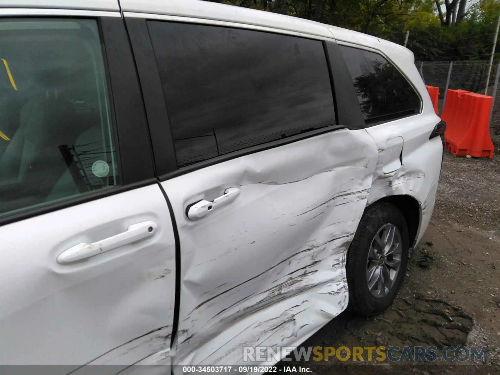 6 Photograph of a damaged car 5TDKRKEC2MS044971 TOYOTA SIENNA 2021