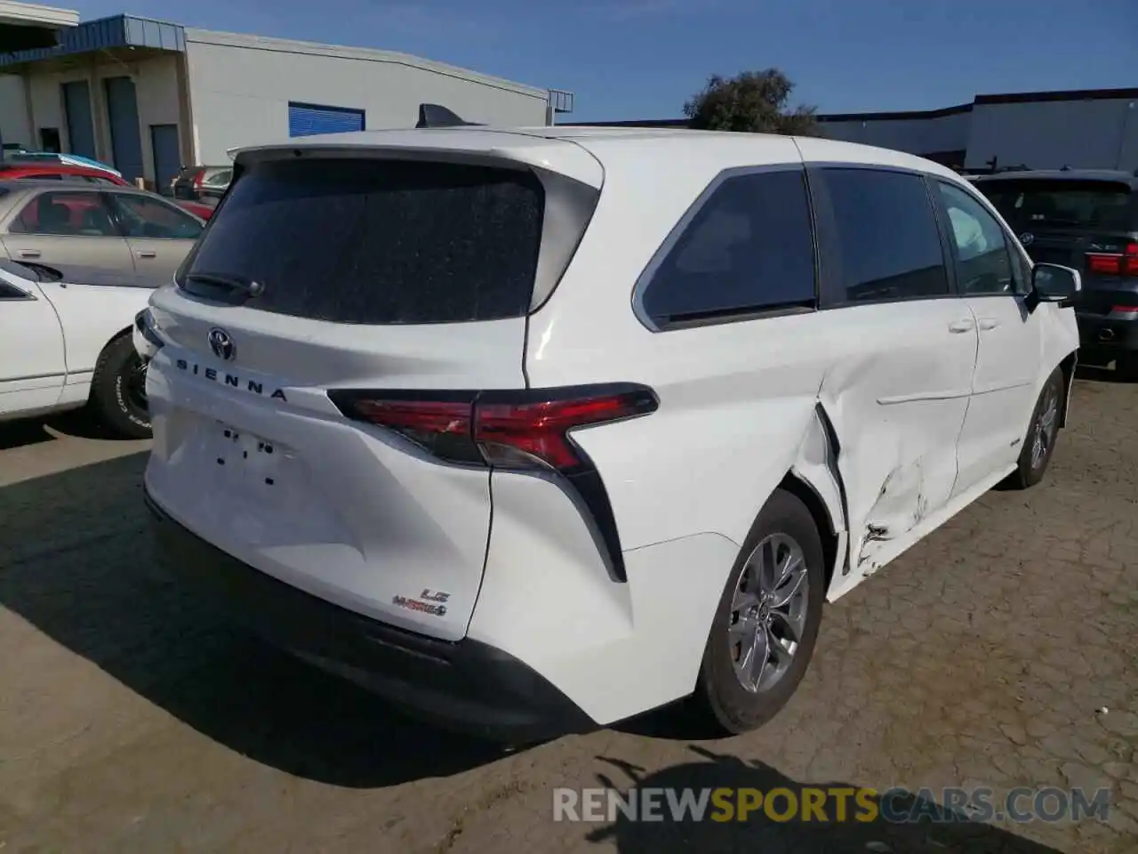 4 Photograph of a damaged car 5TDKRKEC2MS065190 TOYOTA SIENNA 2021