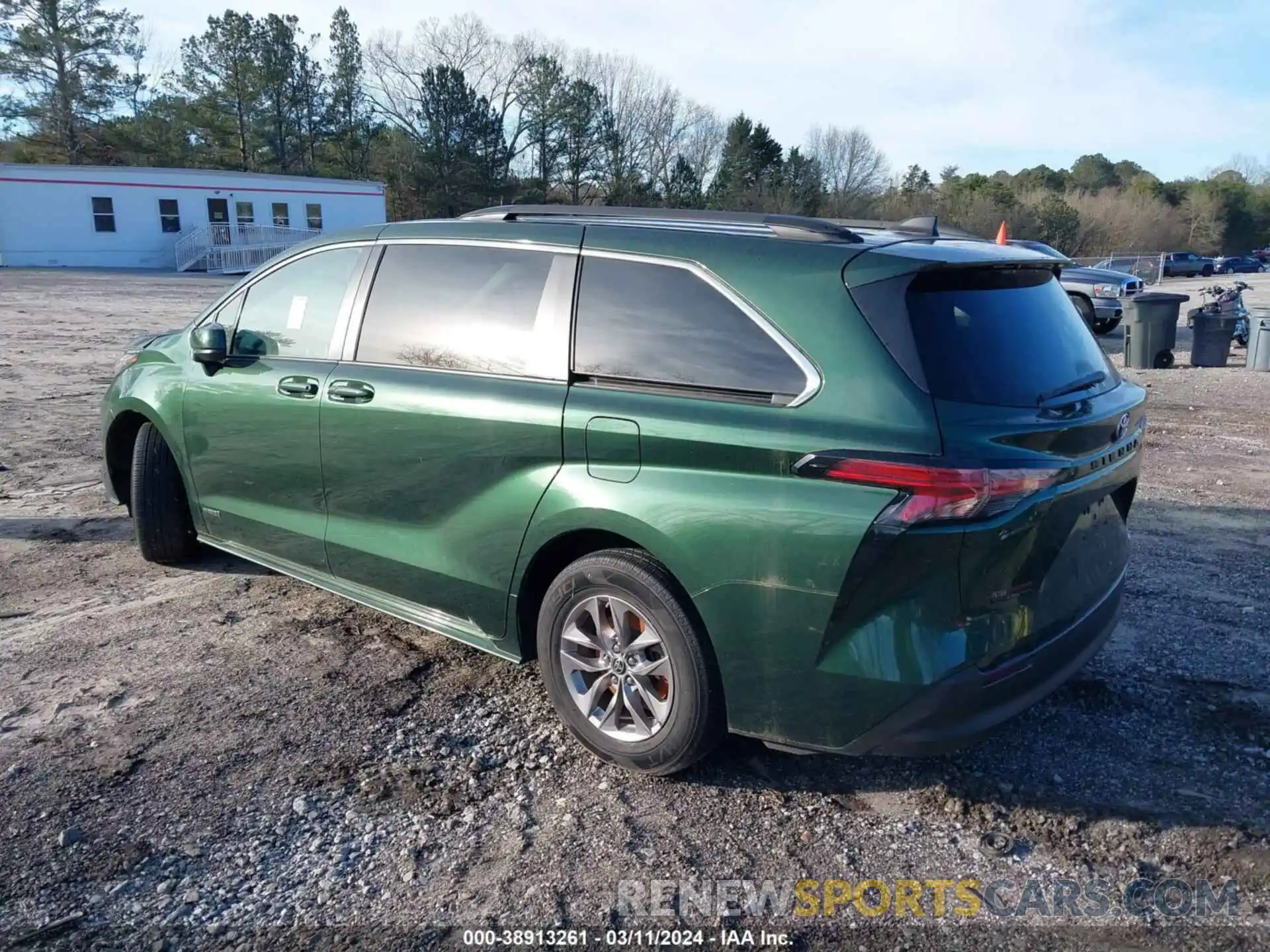 3 Photograph of a damaged car 5TDKRKEC3MS013809 TOYOTA SIENNA 2021