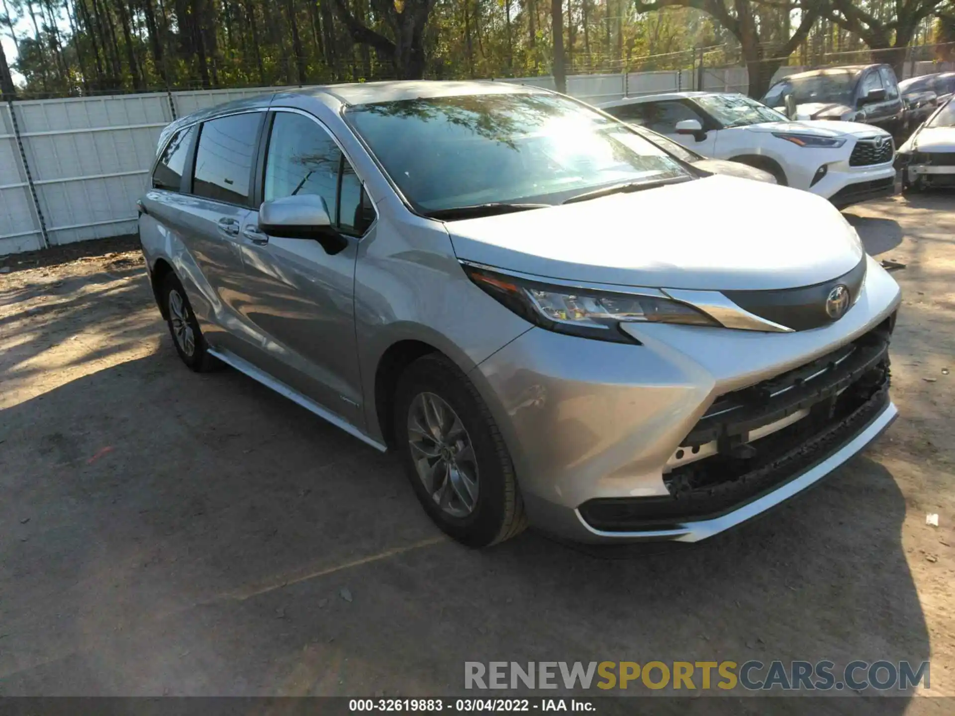 1 Photograph of a damaged car 5TDKRKEC3MS017438 TOYOTA SIENNA 2021