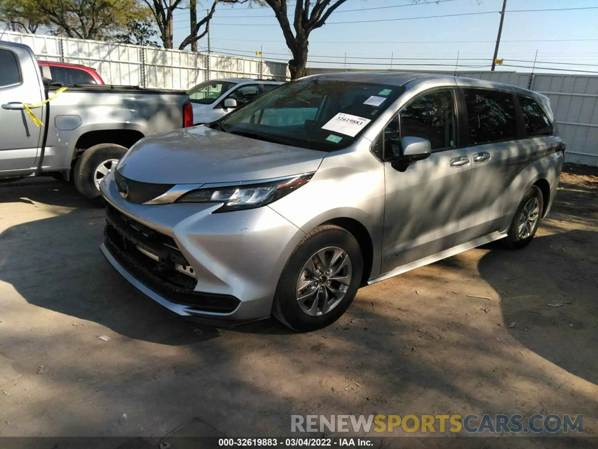 2 Photograph of a damaged car 5TDKRKEC3MS017438 TOYOTA SIENNA 2021