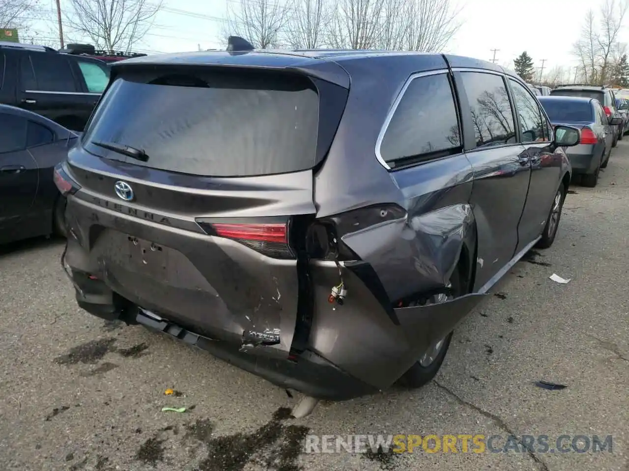 4 Photograph of a damaged car 5TDKRKEC3MS021912 TOYOTA SIENNA 2021