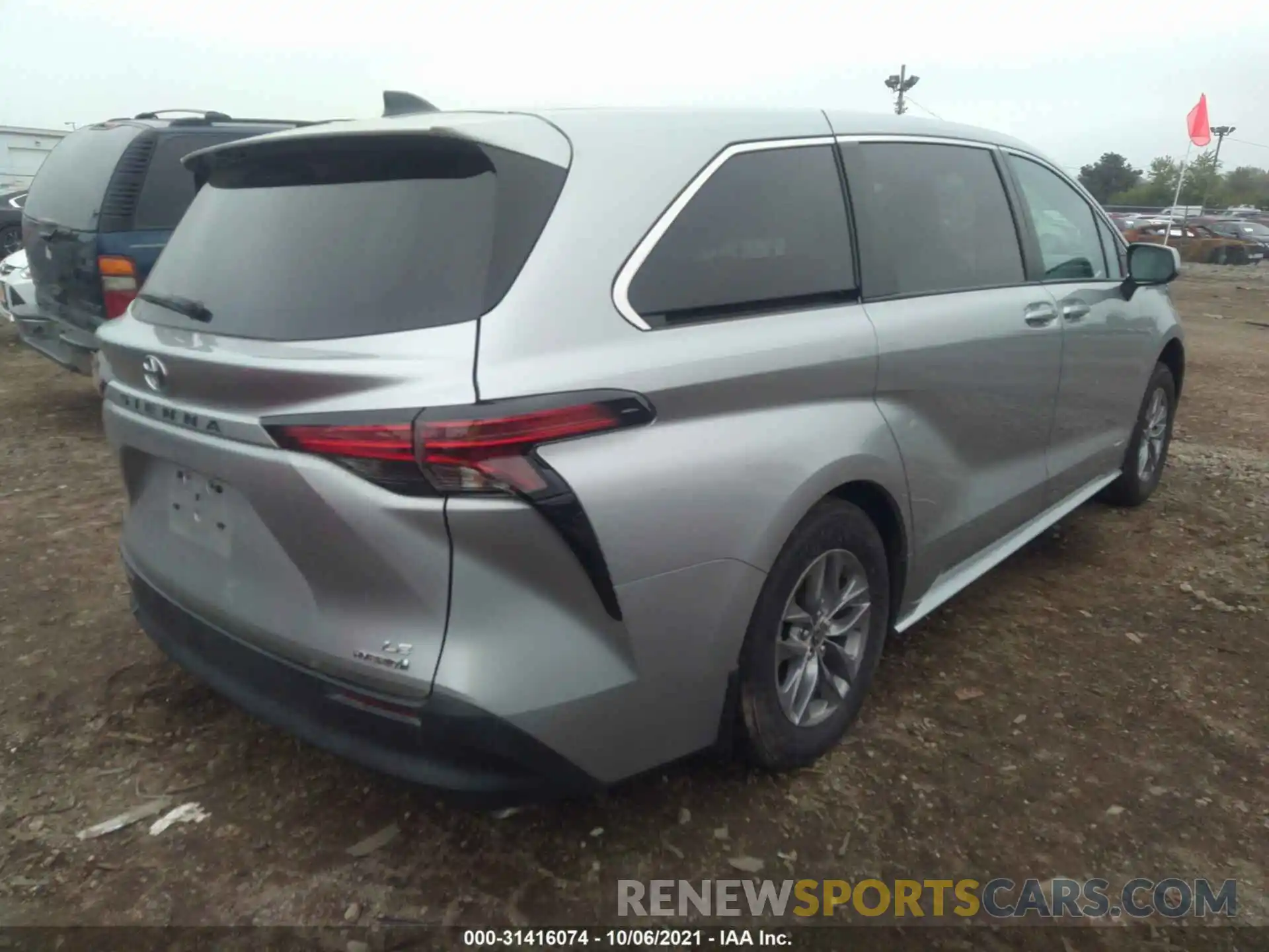 4 Photograph of a damaged car 5TDKRKEC3MS022154 TOYOTA SIENNA 2021