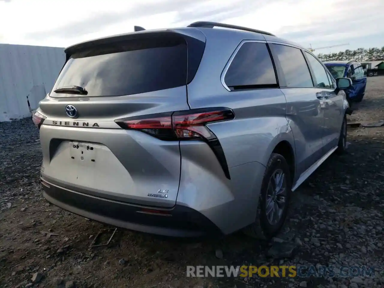 4 Photograph of a damaged car 5TDKRKEC3MS027161 TOYOTA SIENNA 2021