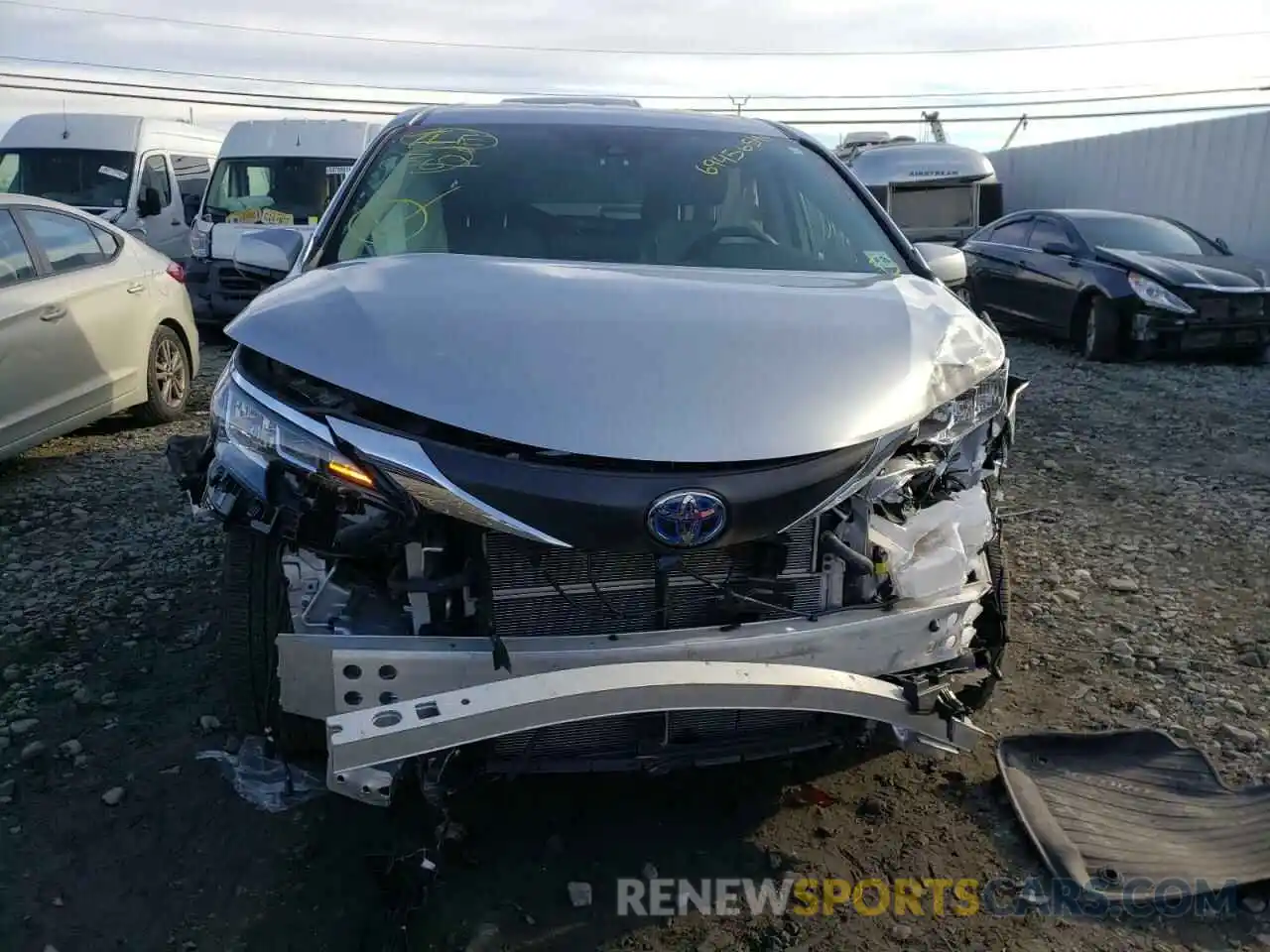 7 Photograph of a damaged car 5TDKRKEC3MS027161 TOYOTA SIENNA 2021