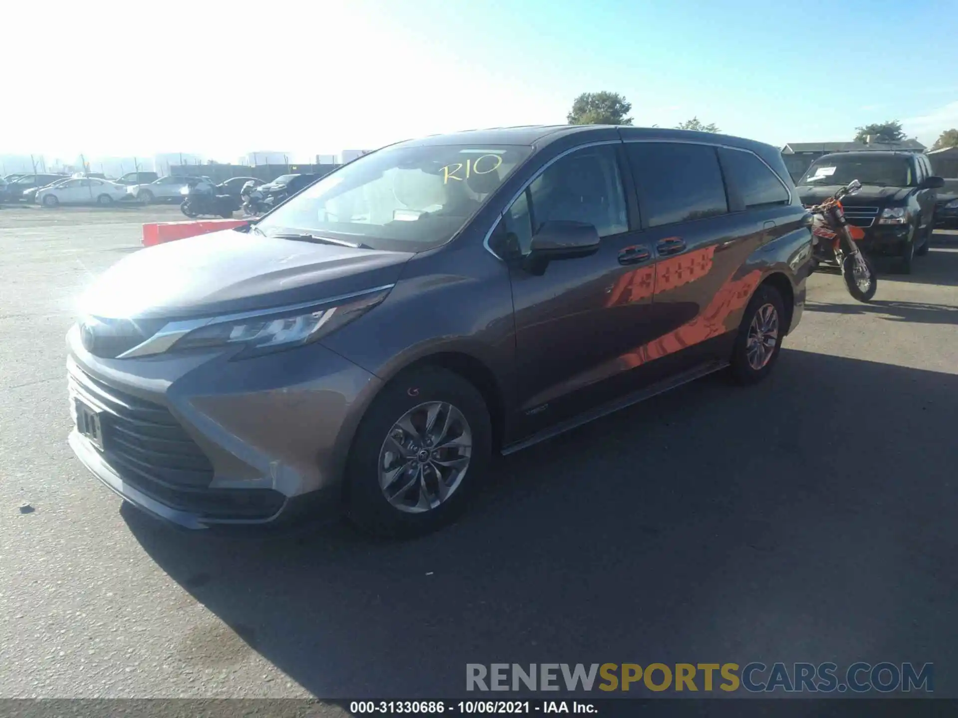 2 Photograph of a damaged car 5TDKRKEC3MS030027 TOYOTA SIENNA 2021