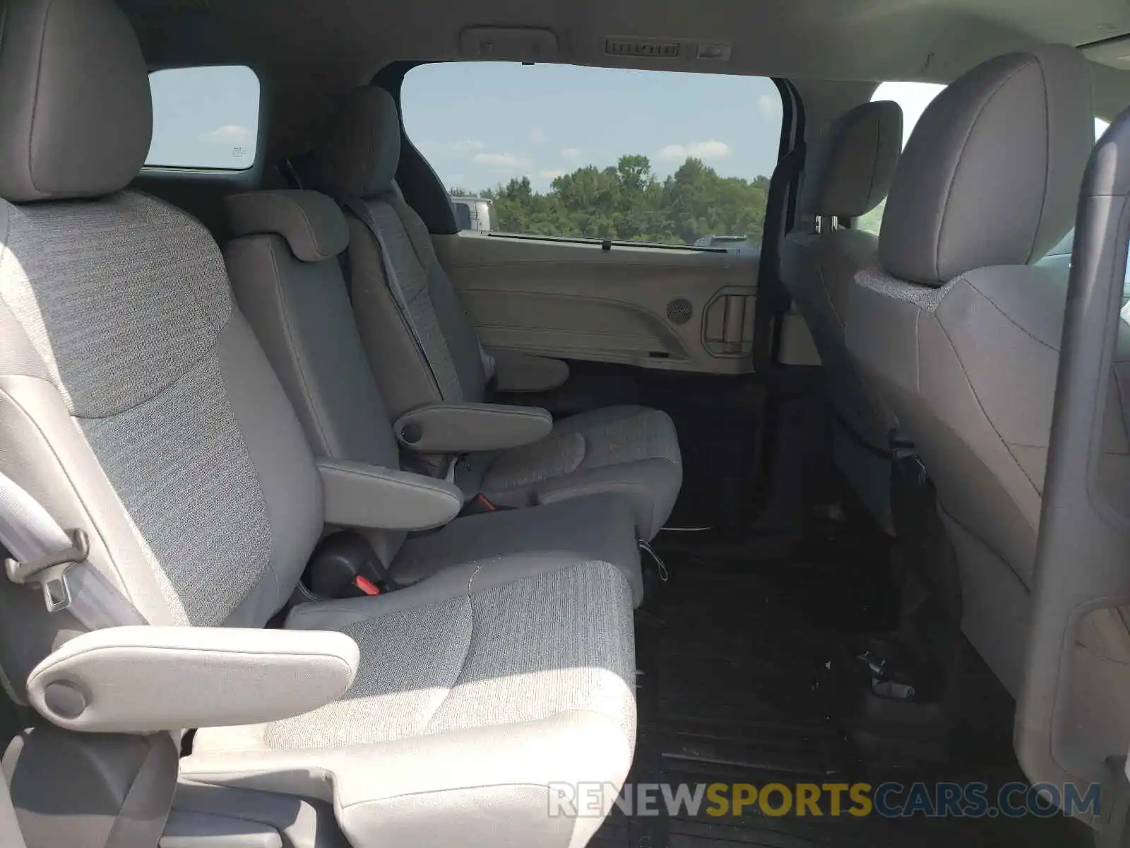 6 Photograph of a damaged car 5TDKRKEC3MS031615 TOYOTA SIENNA 2021