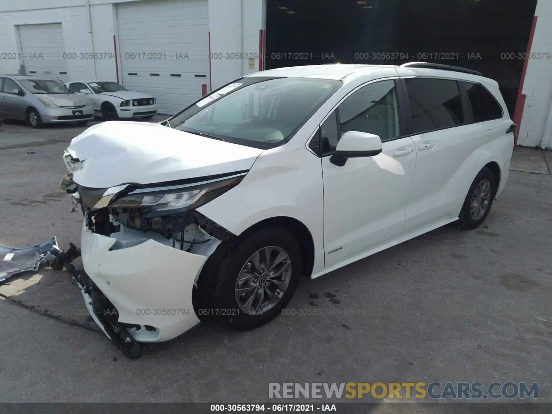 2 Фотография поврежденного автомобиля 5TDKRKEC3MS035678 TOYOTA SIENNA 2021