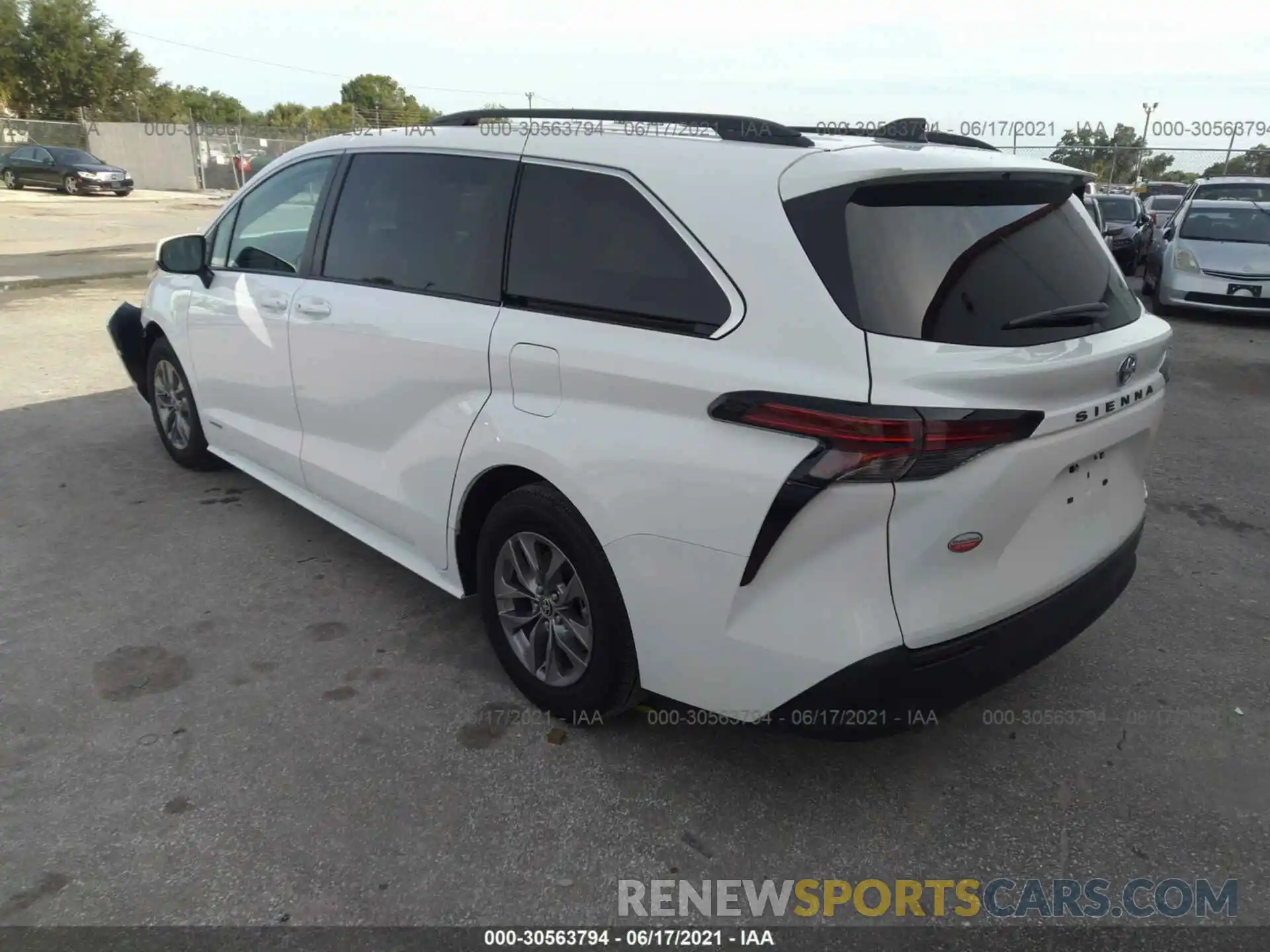 3 Photograph of a damaged car 5TDKRKEC3MS035678 TOYOTA SIENNA 2021